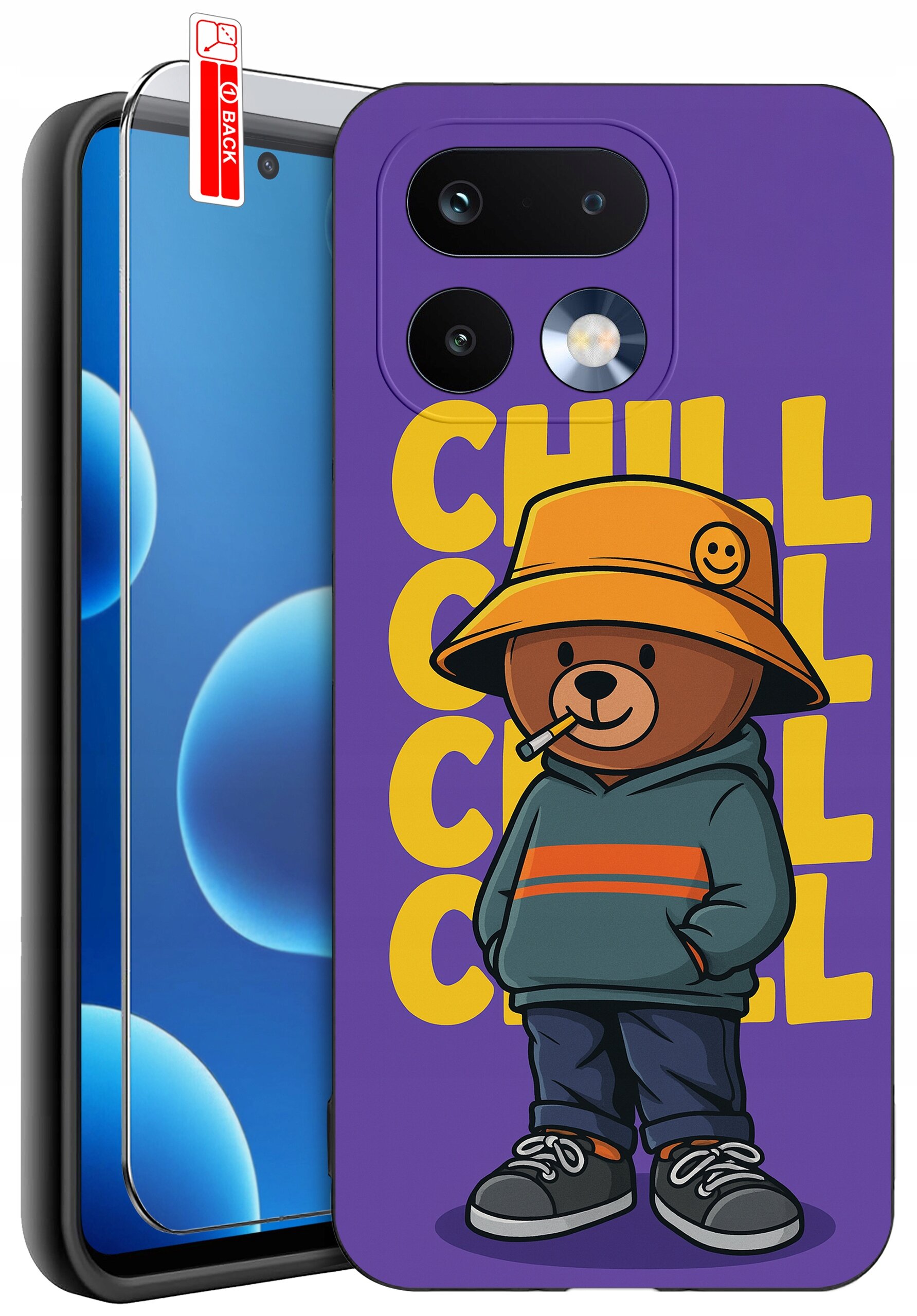 Etui na telefon z fioletowym tłem, przedstawiające misia w kapeluszu i bluzie, z napisem \'CHILL\' w tle. Obok znajduje się szkło ochronne z oznaczeniem \'BACK\'.