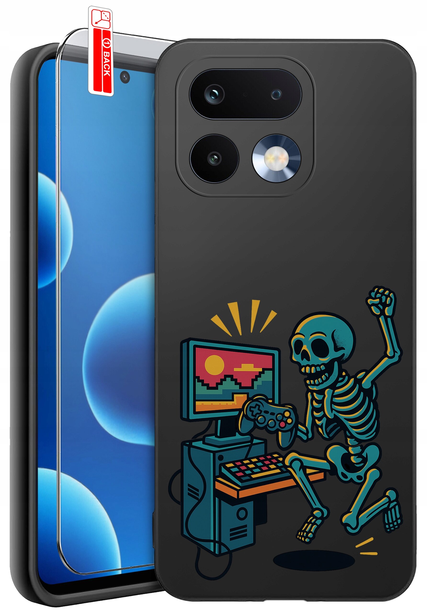 Czarne etui na telefon z kolorowym nadrukiem przedstawiającym szkielet grający na komputerze. Obok etui znajduje się szkło ochronne z napisem \'BACK\'.