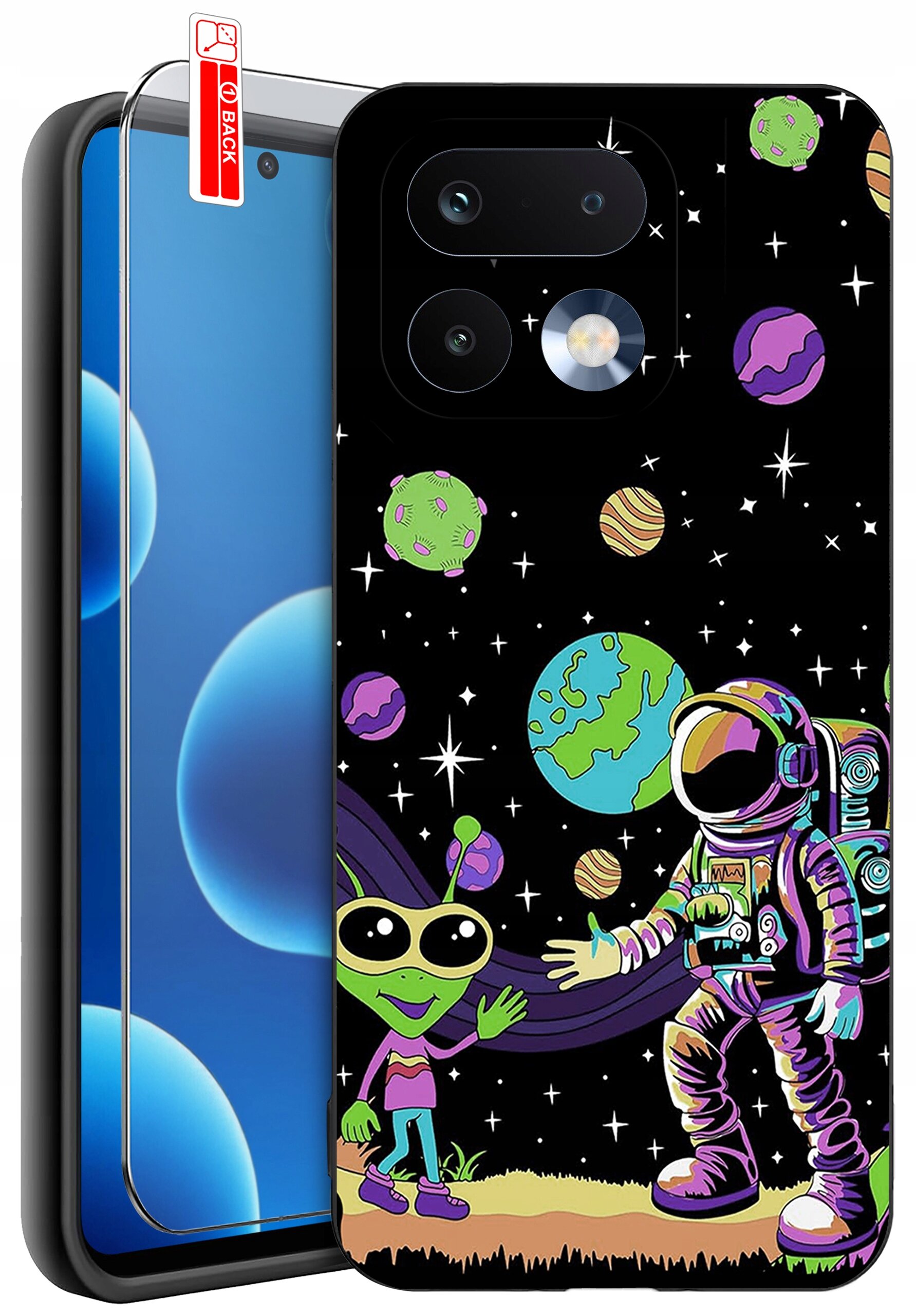 Etui na telefon z kolorowym wzorem przedstawiającym astronautę i zielonego kosmitę na tle kosmosu z planetami i gwiazdami. Na ekranie telefonu widoczna jest naklejka z napisem \'BACK\'.