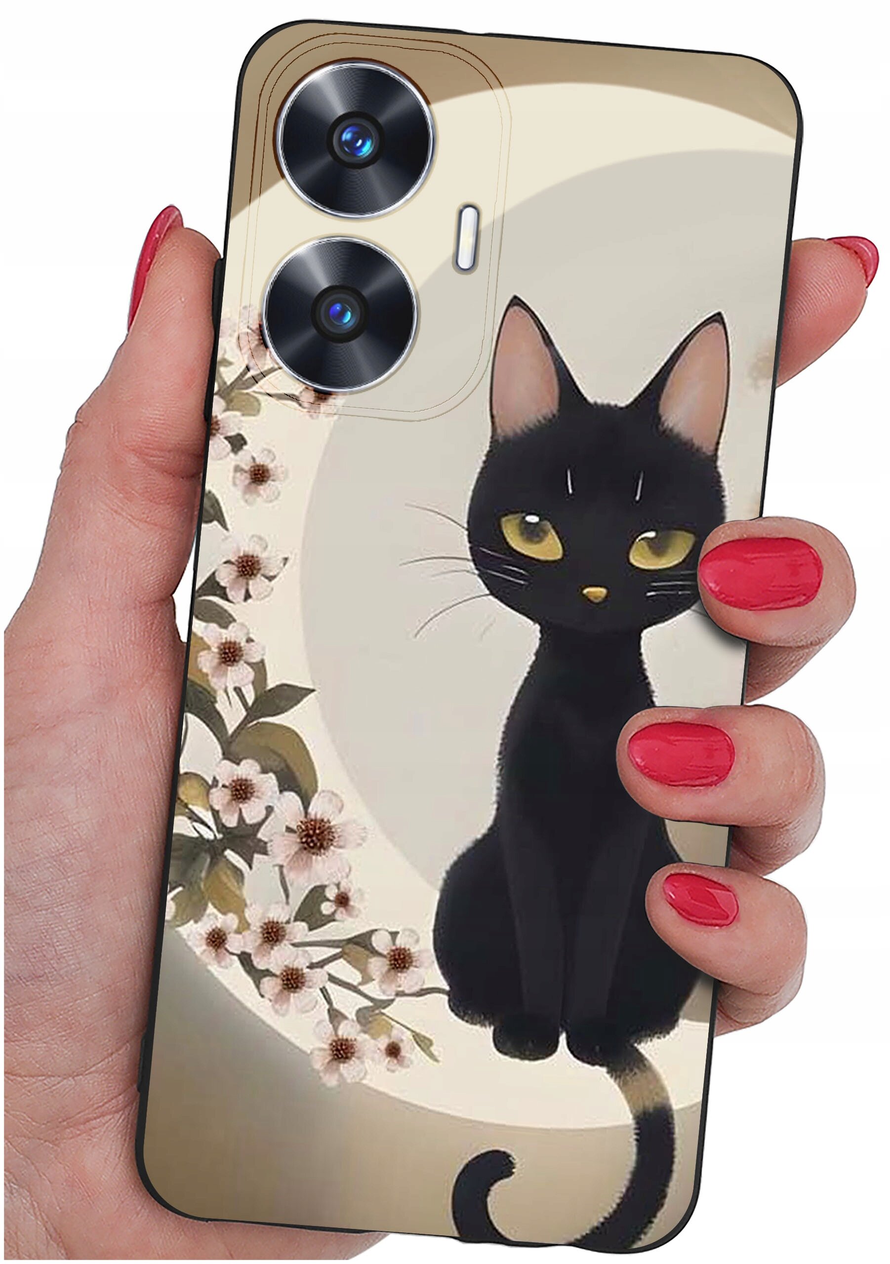 Etui na telefon z nadrukiem czarnego kota siedzącego na tle półksiężyca z kwiatami. Etui trzymane jest w dłoni z pomalowanymi na czerwono paznokciami.