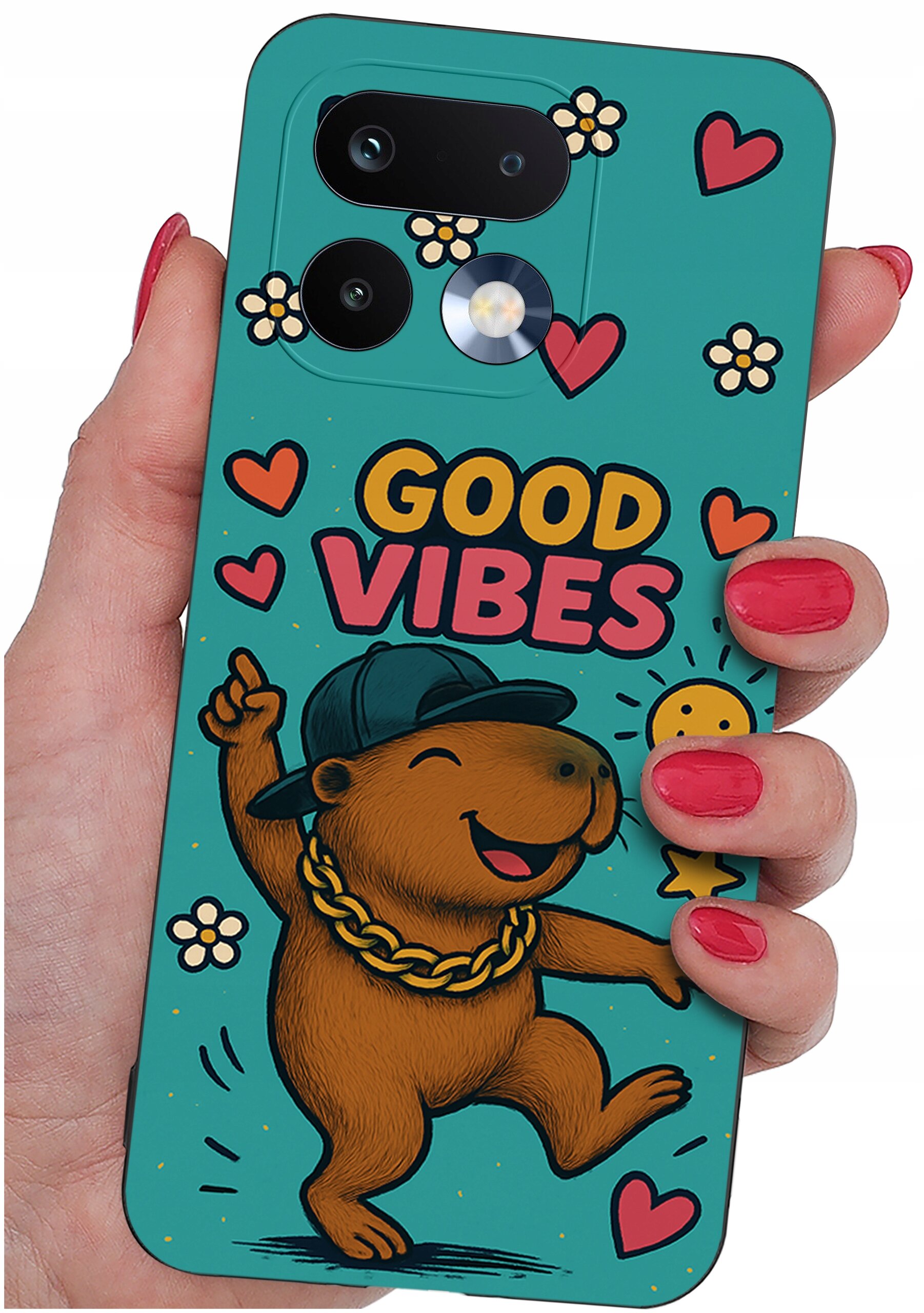Etui na telefon z kolorowym nadrukiem przedstawiającym uśmiechniętego zwierzaka w czapce i łańcuchu, otoczonego sercami i kwiatkami. Na etui widnieje napis \'GOOD VIBES\'.