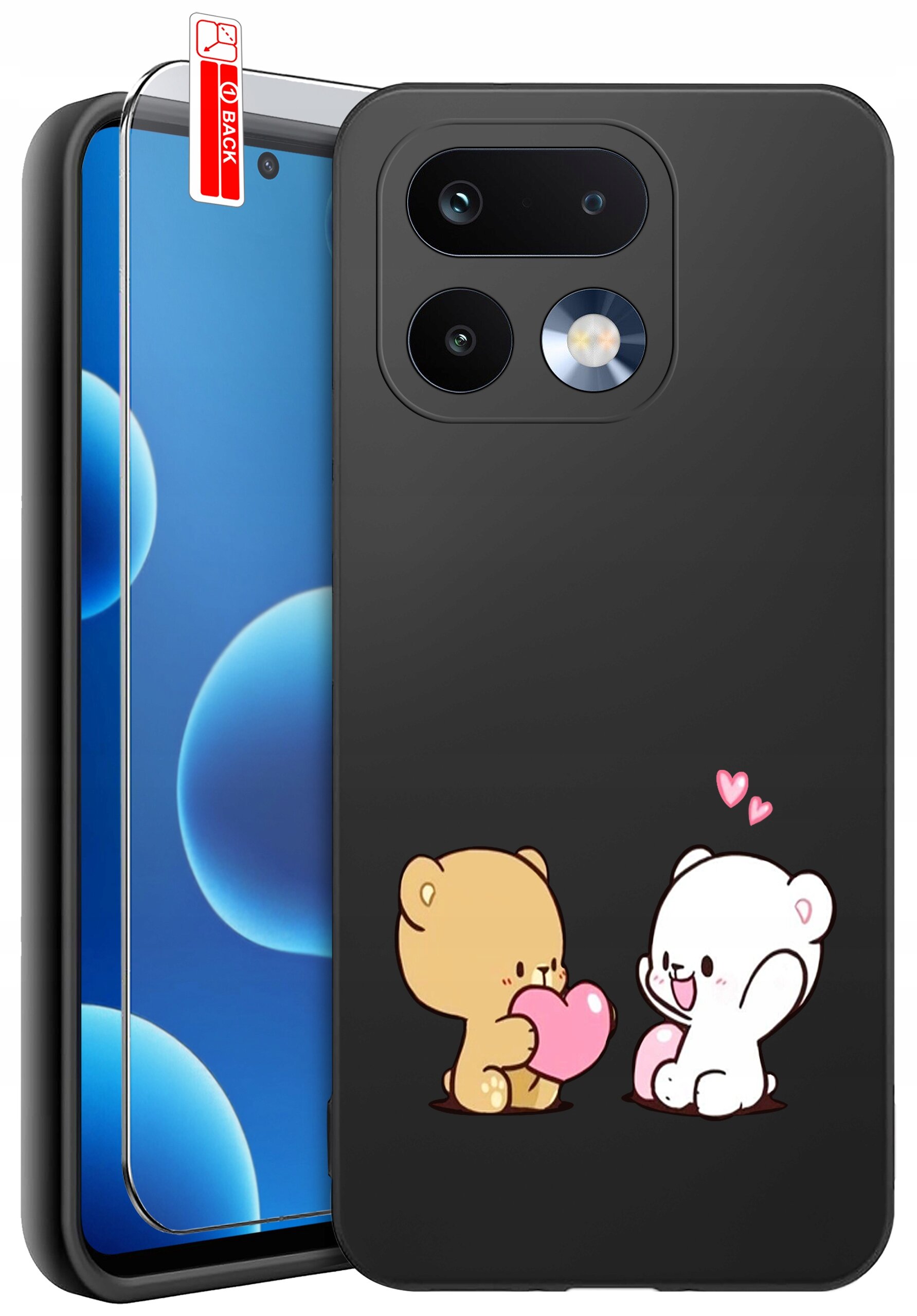 Na obrazie widoczne jest czarne etui na telefon z grafiką dwóch misiów, z których jeden trzyma różowe serce. Obok etui znajduje się szkło ochronne z napisem \'BACK\'.