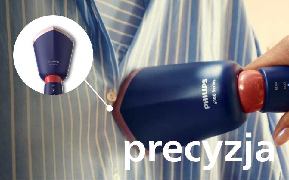 Na obrazie widać parownicę do ubrań marki Philips, używaną na koszuli w paski. Widoczny jest napis \'precyzja\'.