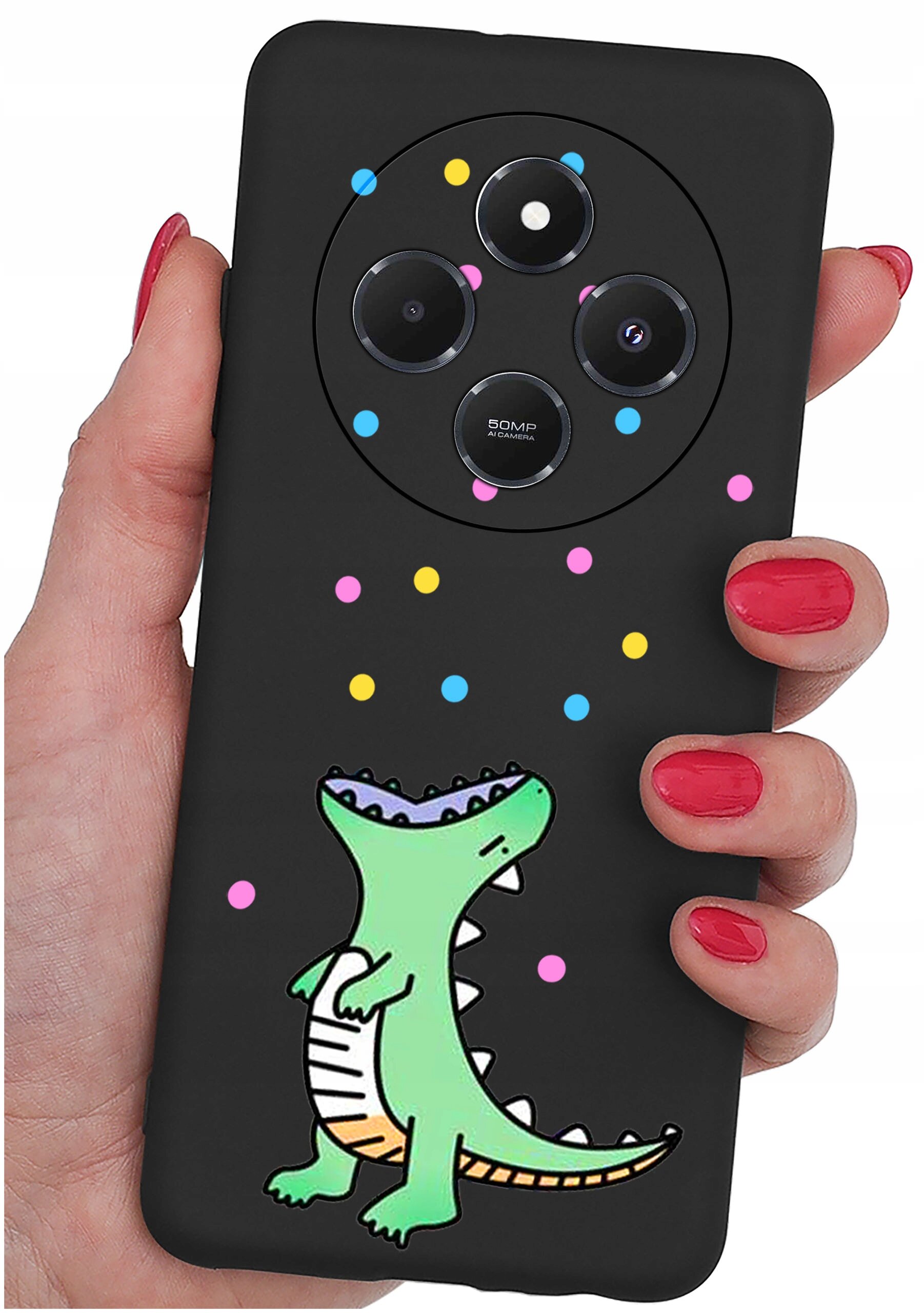 Czarna obudowa telefonu z kolorowym rysunkiem zielonego dinozaura i kolorowymi kropkami. Widoczne są trzy obiektywy aparatu oraz napis \'50MP\'.