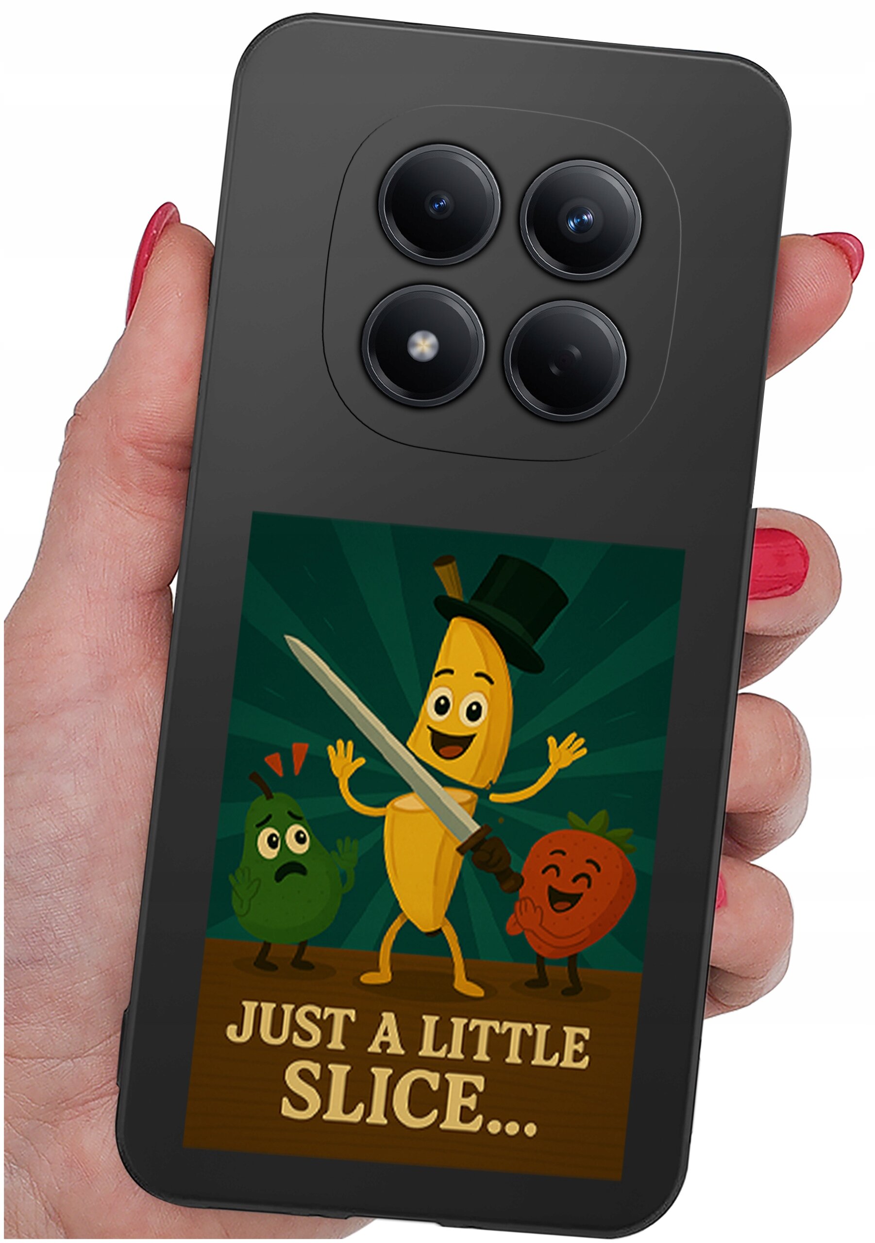 Etui na telefon z grafiką przedstawiającą uśmiechniętego banana w cylindrze trzymającego miecz, obok którego znajdują się przestraszone owoce. Na dole widnieje napis \'JUST A LITTLE SLICE...\'.