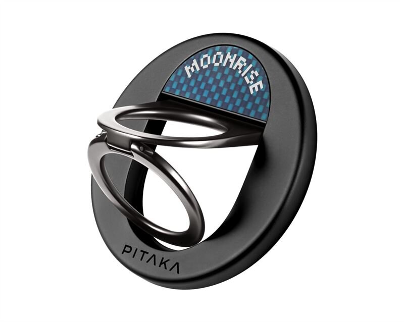 Okrągły uchwyt z napisem \'MOONRISE\' na niebieskim tle z wzorem, z logo \'PITAKA\' na czarnej ramce.