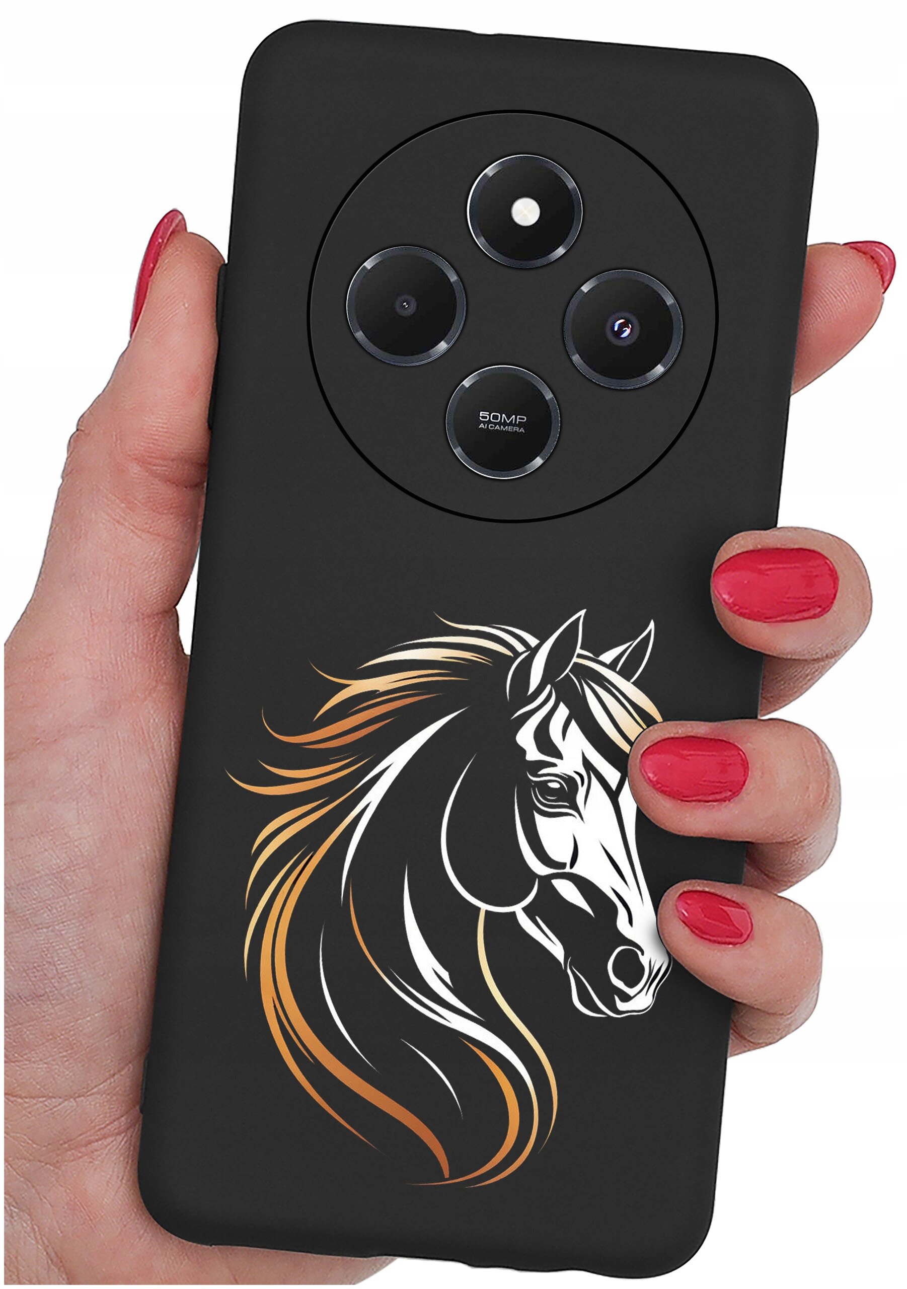 Czarna obudowa telefonu z nadrukiem głowy konia w odcieniach bieli i brązu. Widoczne są trzy obiektywy aparatu oraz napis \'50MP\'.