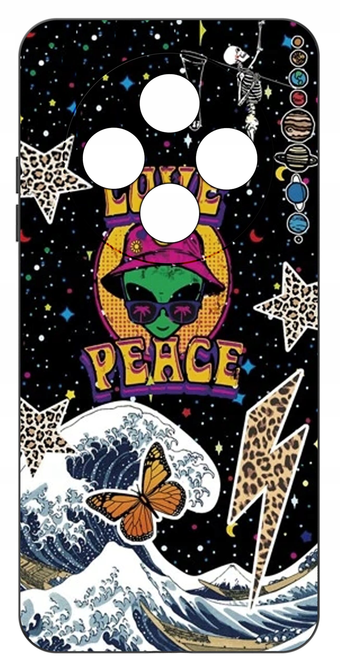 Etui na telefon z kolorowym wzorem przedstawiającym zieloną postać w kapeluszu i okularach przeciwsłonecznych, otoczoną napisami \'LOVE\' i \'PEACE\'. W tle znajdują się gwiazdy, planety, szkielet, fala morska, motyl oraz błyskawica z motywem panterki.