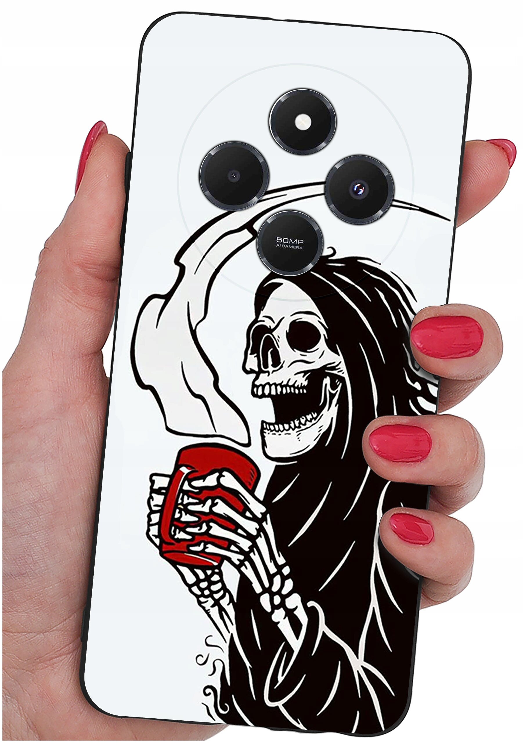 Etui na telefon z nadrukiem szkieletu trzymającego czerwony kubek, z widocznymi trzema obiektywami aparatu i napisem \'50MP\'.