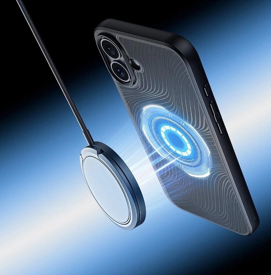 Obraz przedstawia etui na telefon z widocznym wzorem przypominającym kręgi oraz dwa obiektywy aparatu. Obok etui znajduje się okrągły, magnetyczny element, sugerujący funkcję MagSafe.