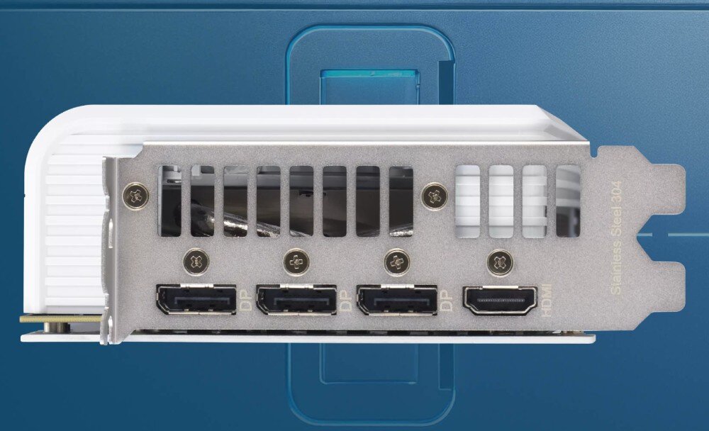 Obraz przedstawia tylny panel karty graficznej z czterema portami: trzema DisplayPort i jednym HDMI. Na metalowej części widoczny jest napis \'Stainless Steel 304\'.