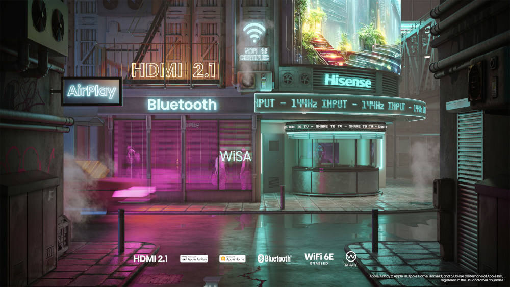 Obraz przedstawia futurystyczną ulicę z neonowymi napisami: \'AirPlay\', \'Bluetooth\', \'WiSA\', \'HDMI 2.1\', \'144Hz INPUT\', oraz logo \'Hisense\'. Na dole widoczne są logotypy \'HDMI 2.1\', \'Apple AirPlay\', \'Bluetooth\', \'WiFi 6E\' i \'IMAX Enhanced\'.