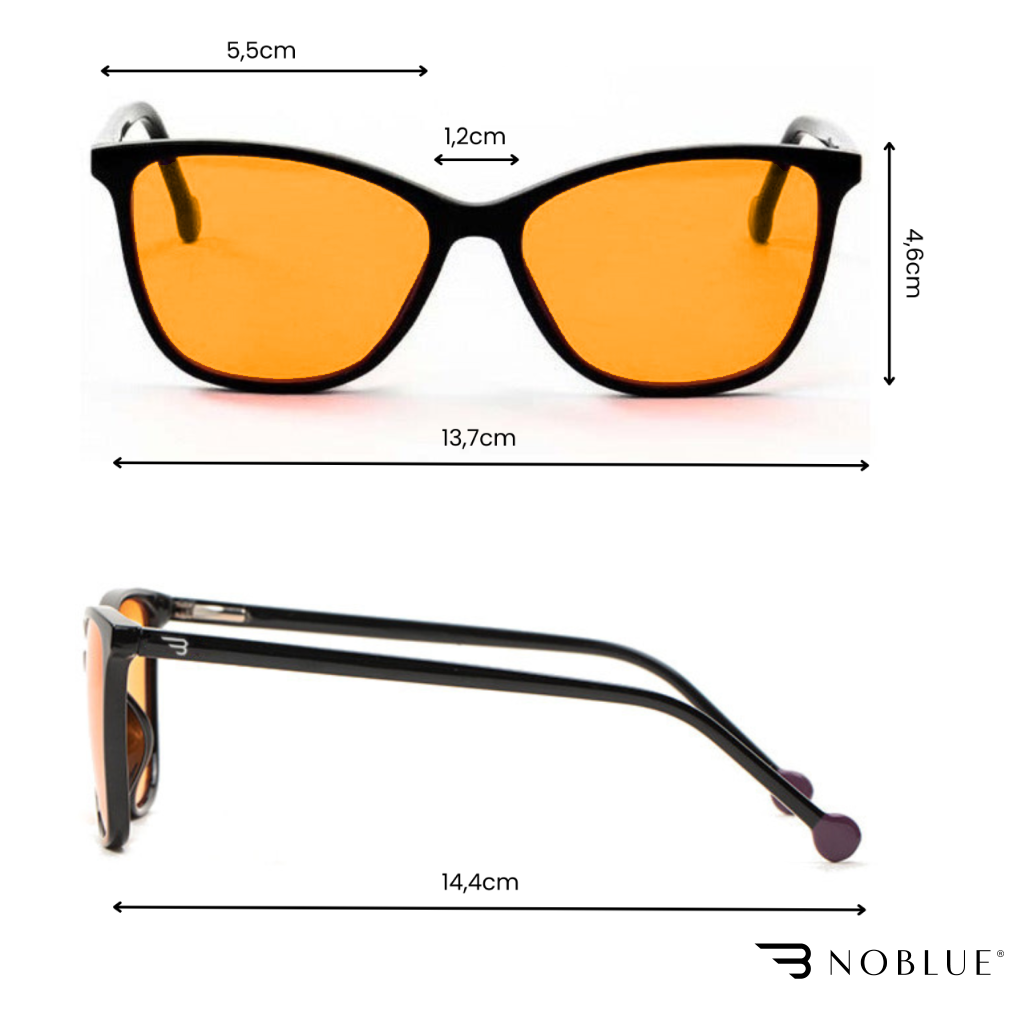 Obraz przedstawia okulary z pomarańczowymi soczewkami i czarnymi oprawkami, z wymiarami: szerokość soczewek 5,5 cm, mostek 1,2 cm, szerokość całkowita 13,7 cm, wysokość soczewek 4,6 cm, długość zauszników 14,4 cm. W prawym dolnym rogu znajduje się logo \'NOBLUE\'.