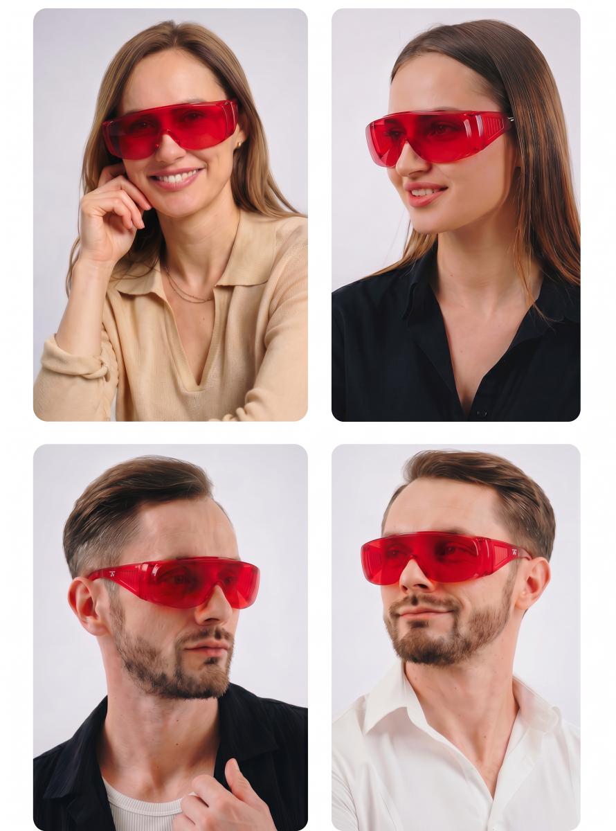 Cztery osoby noszą czerwone okulary przeciwsłoneczne o dużych szkłach. Każda z osób ma na sobie elegancką odzież w neutralnych kolorach.