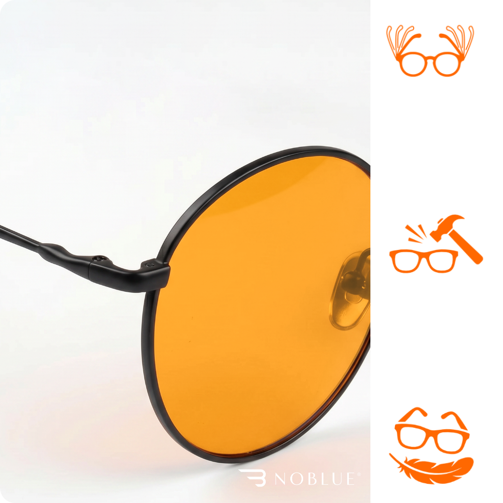 Obraz przedstawia okulary z pomarańczowymi soczewkami i czarnymi oprawkami. W prawym dolnym rogu widoczne jest logo \'NOBLUE\'.