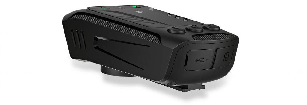 Nedis CCAM100BK, obsługa kart microSD do 32 GB transfer danych przez USB C, Widok na port USB i gniazdo karty pamięci w obudowie.