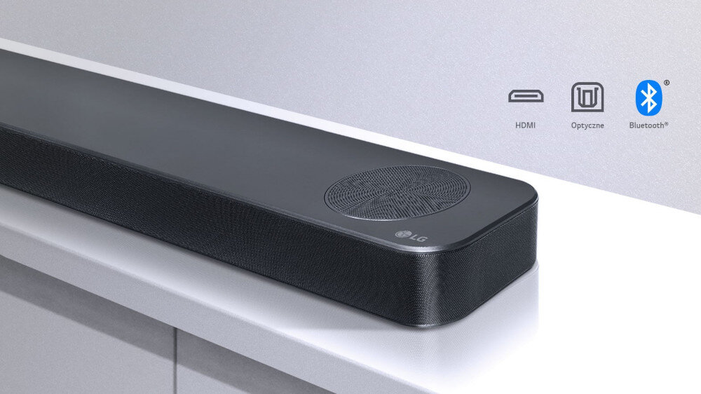 Czarny soundbar z widocznym logo LG umieszczony na białej powierzchni. Obok znajdują się ikony z napisami: HDMI, Optyczne, Bluetooth.