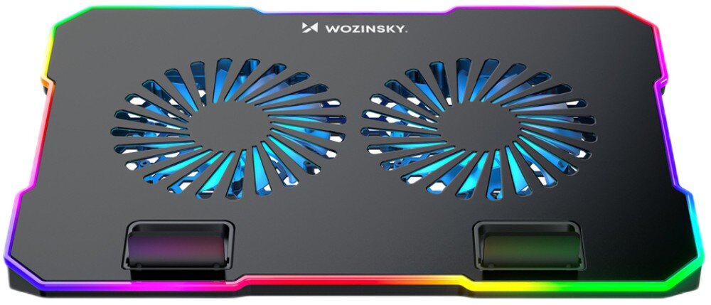 Czarna podstawka chłodząca z dwoma wentylatorami i podświetleniem RGB na krawędziach. Na górze widoczne jest logo \'WOZINSKY\'.