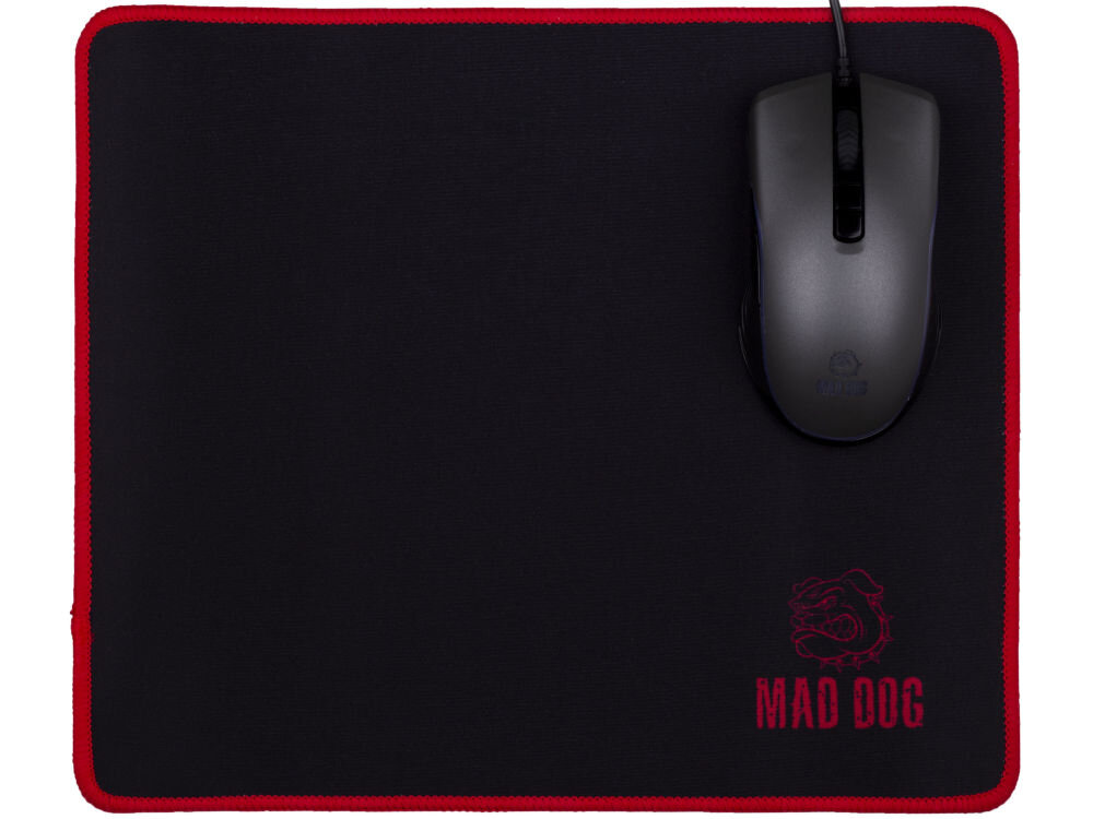 Podkładka MAD DOG GMP301 Widok z góry na czarną podkładkę Mad Dog GMP301 z czerwonym obszyciem. Na podkładce leży czarna, przewodowa mysz gamingowa. W prawym dolnym rogu widoczne czerwone logo Mad Dog (głowa buldoga) i nazwa.