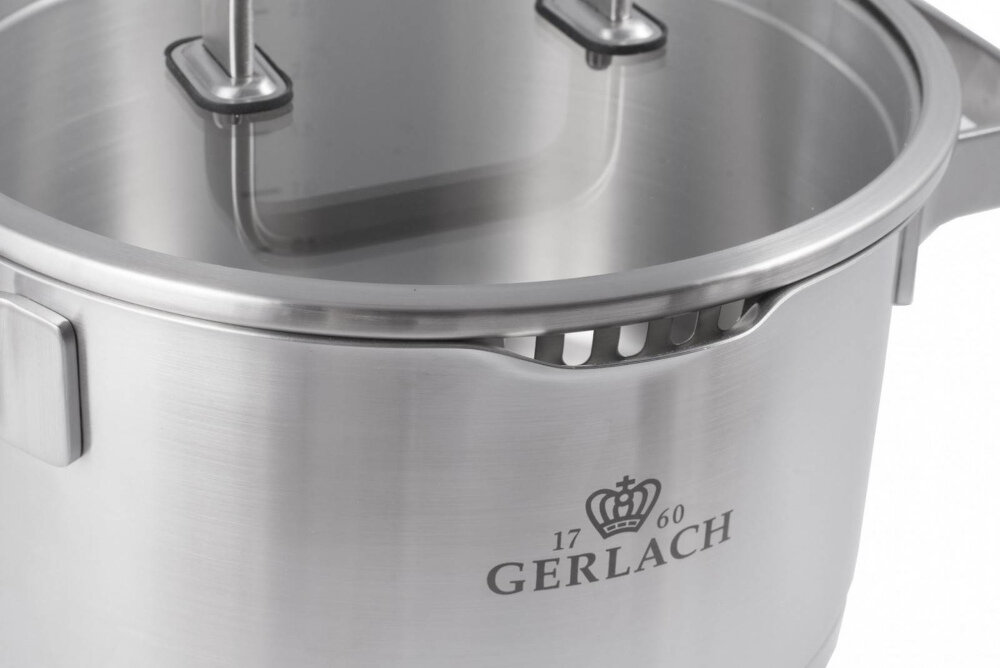 Stalowy garnek z pokrywką, na którym widnieje logo \'GERLACH 1760\'.
