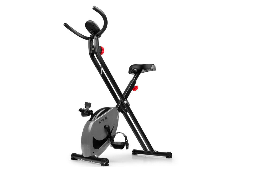 Rower magnetyczny o czarnej ramie z siodełkiem i pedałami, posiada wyświetlacz i uchwyty. Na obudowie widoczne jest logo \'SPOKEY\'.