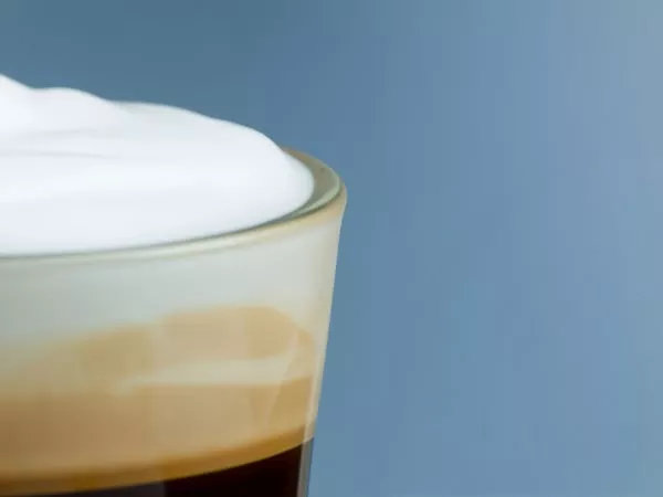 Kremowa, mleczna pianka do cappuccino dla miłośników kawy z mlekiem