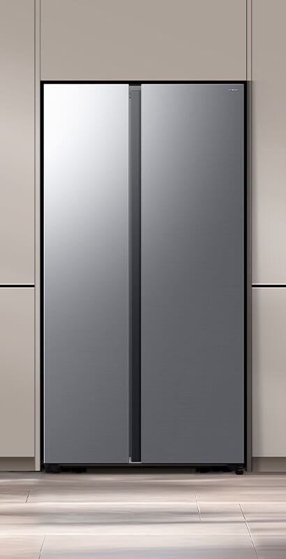 Lodówka side by side Samsung RS70F65QETEO - najważniejsze funkcje Na obrazie widoczna jest lodówka w kolorze szczotkowanej stali nierdzewnej, z dwoma drzwiami otwieranymi na boki. W prawym górnym rogu znajduje się logo \'SAMSUNG\'.
