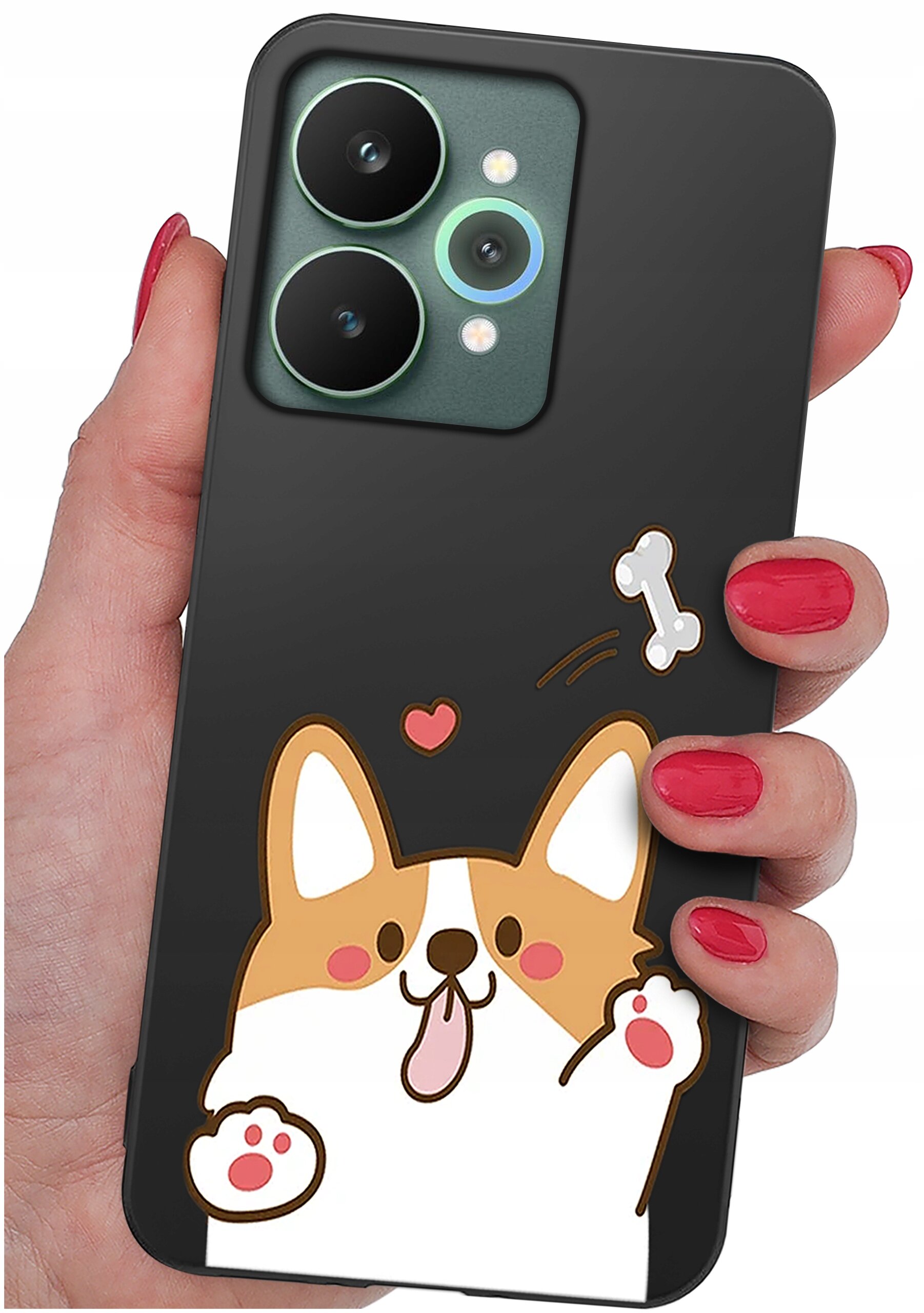 Etui na telefon z grafiką przedstawiającą psa z wystawionym językiem, sercem i kością. Etui jest trzymane w dłoni z pomalowanymi na czerwono paznokciami.