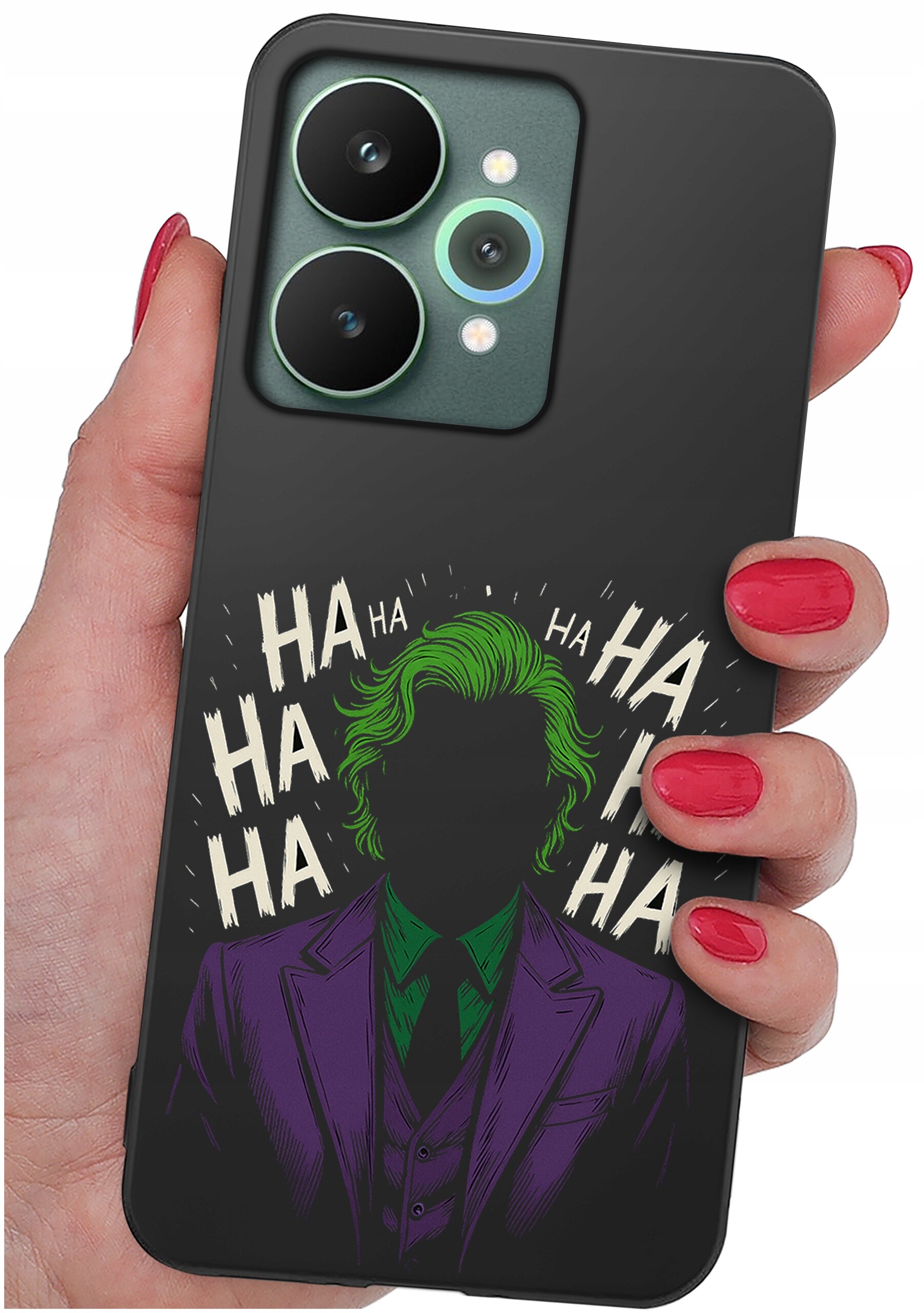Osoba trzyma telefon z czarnym etui, na którym widnieje grafika postaci w fioletowym garniturze i zielonych włosach oraz napis \'HA HA HA\'.