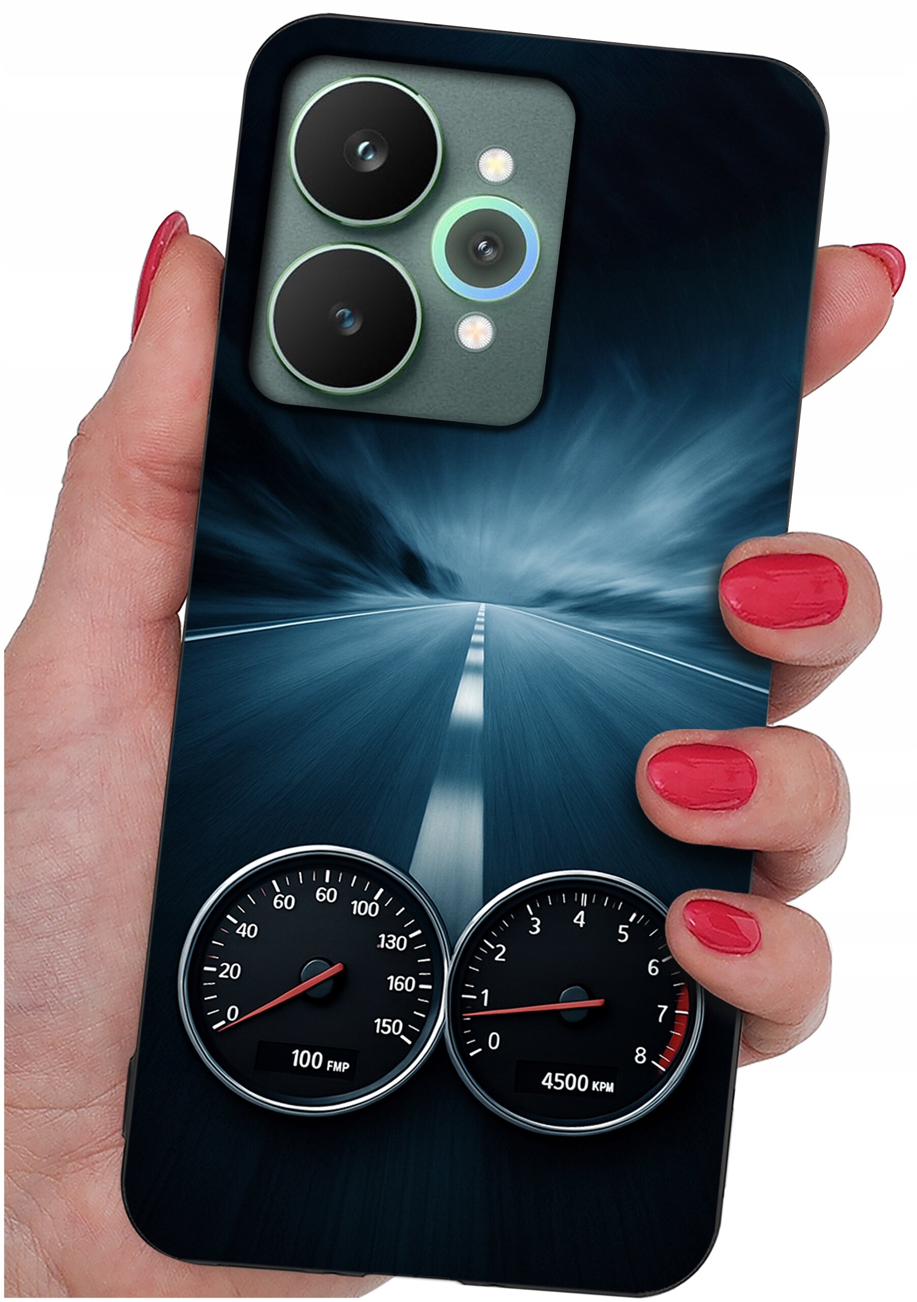 Etui na telefon z motywem drogi i prędkościomierzy, trzymane w dłoni z pomalowanymi na czerwono paznokciami. Prędkościomierze pokazują 100 FMP i 4500 KPM.