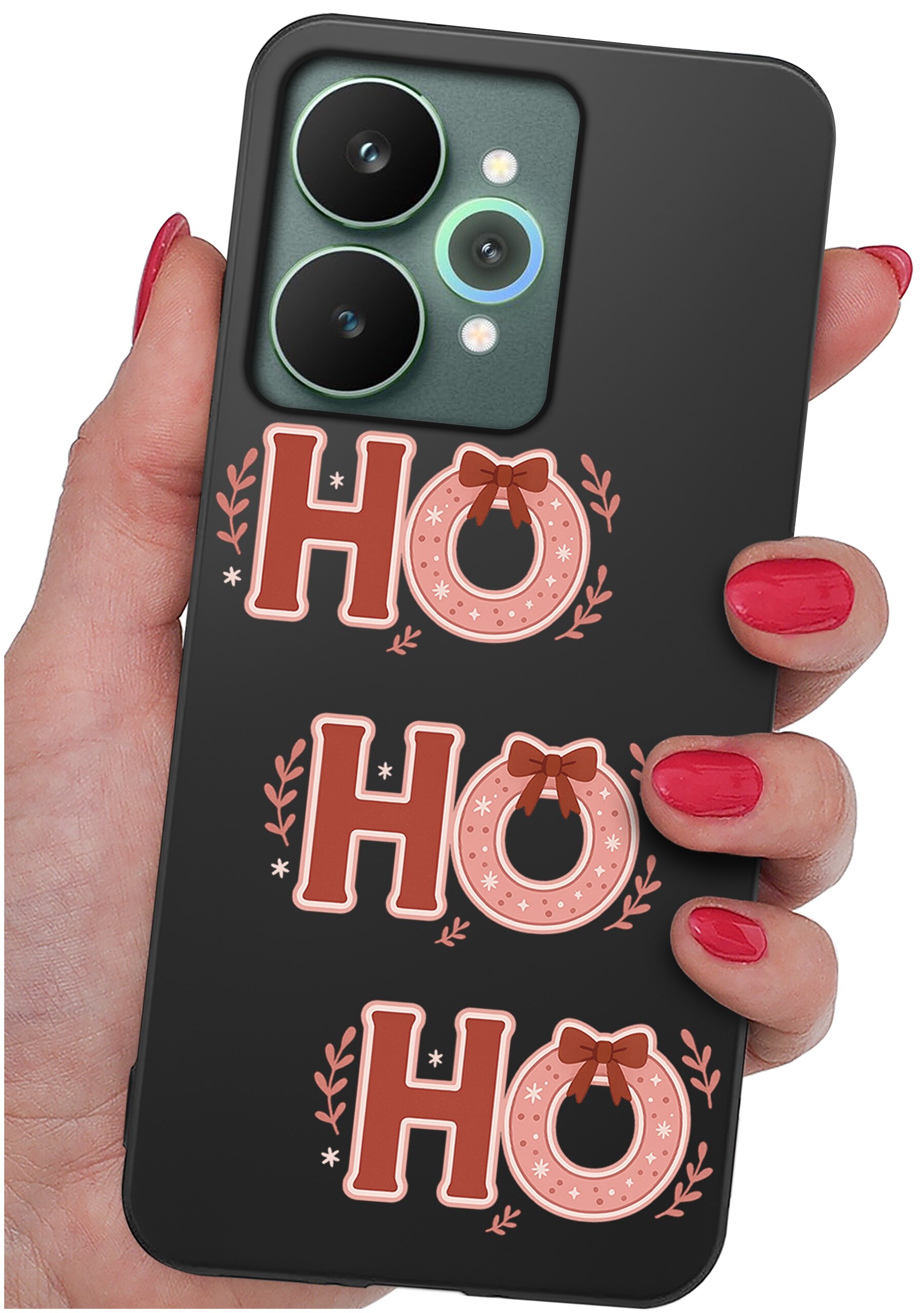 Czarna obudowa telefonu z trzema napisami \'HO HO HO\' ozdobionymi wstążkami i gałązkami. Obudowa jest trzymana w dłoni z czerwonym lakierem na paznokciach.