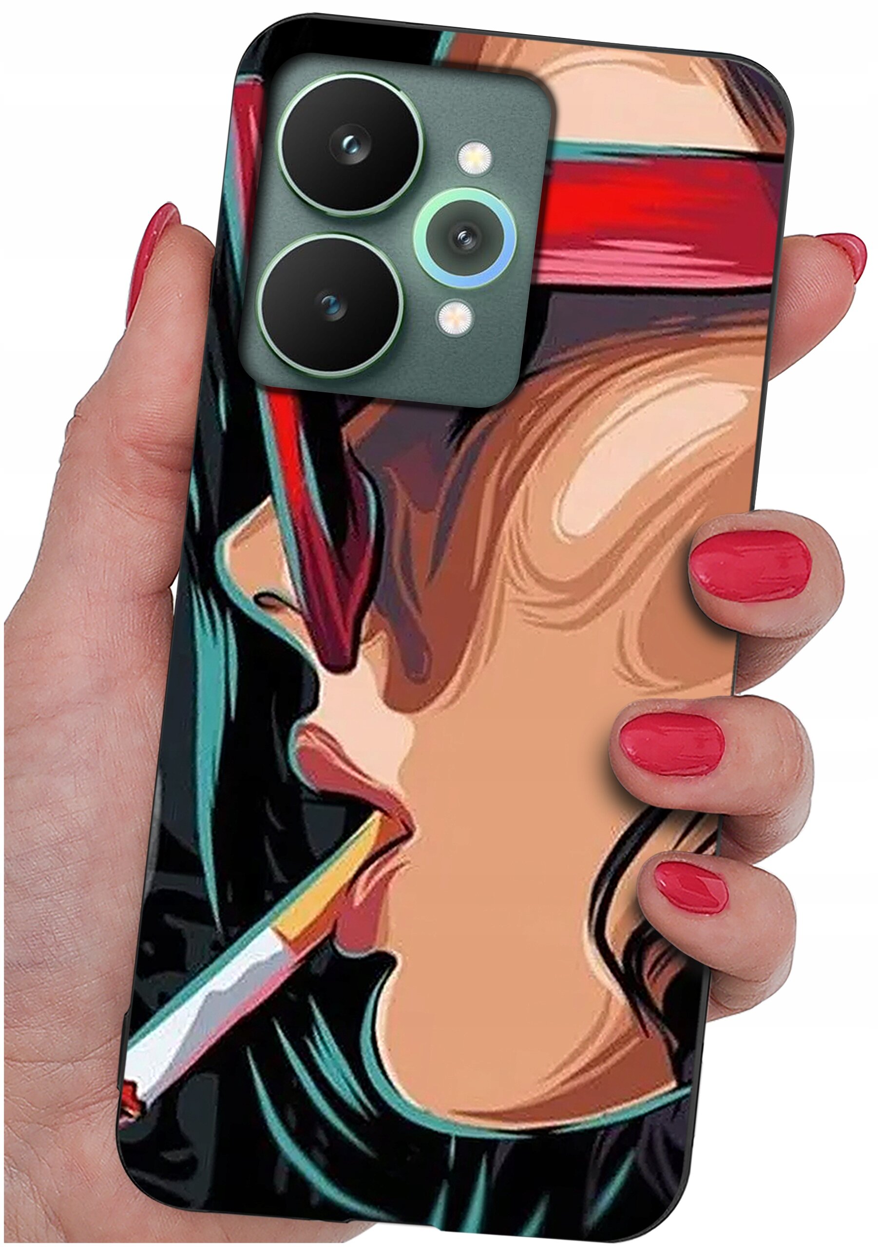 Etui na telefon z kolorowym wzorem przedstawiającym stylizowaną twarz z okularami i papierosem. Etui jest trzymane w dłoni z pomalowanymi na czerwono paznokciami.