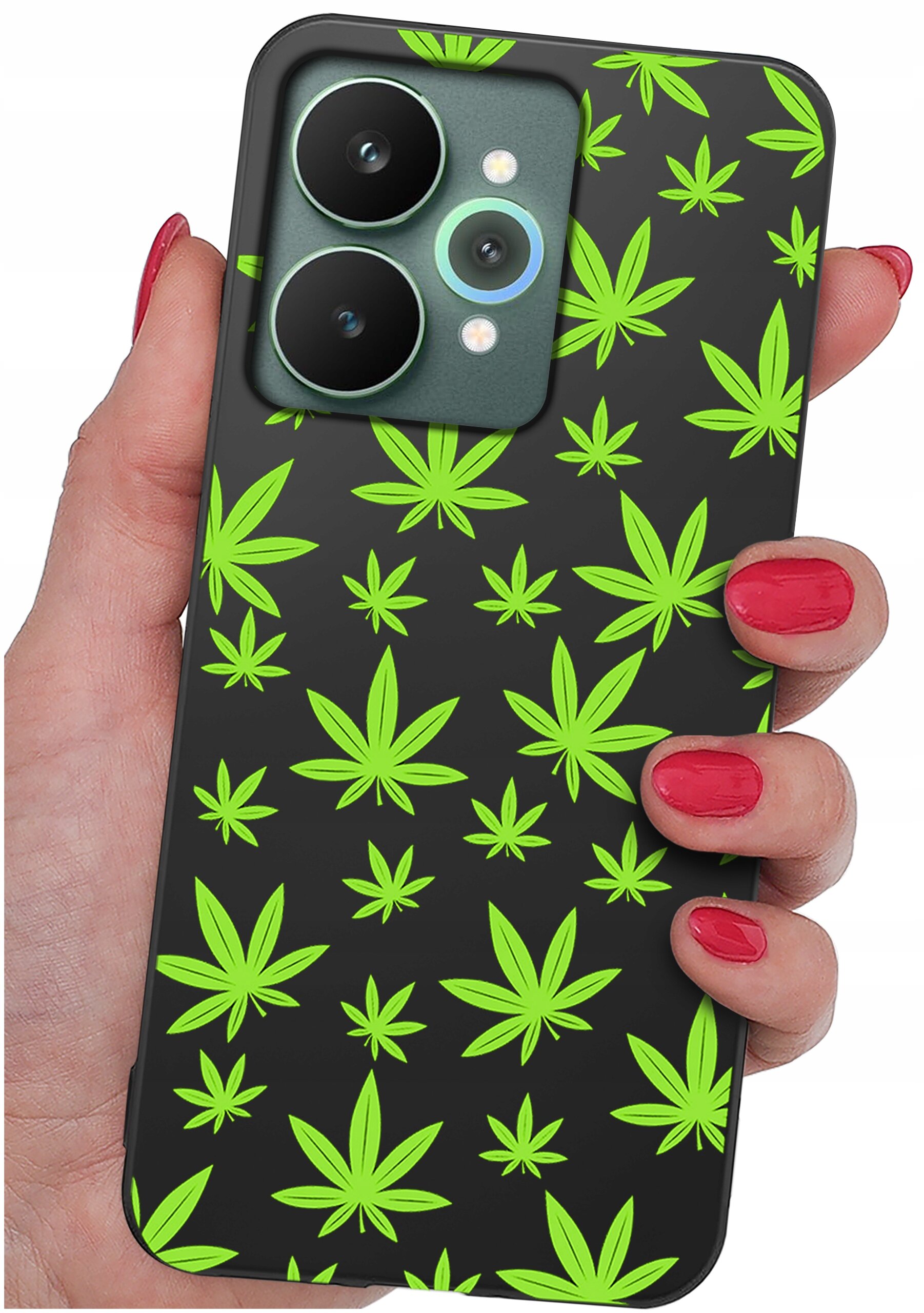 Osoba trzyma czarne etui na telefon z zielonym wzorem liści. Etui ma wycięcia na dwa duże obiektywy aparatu i lampę błyskową.