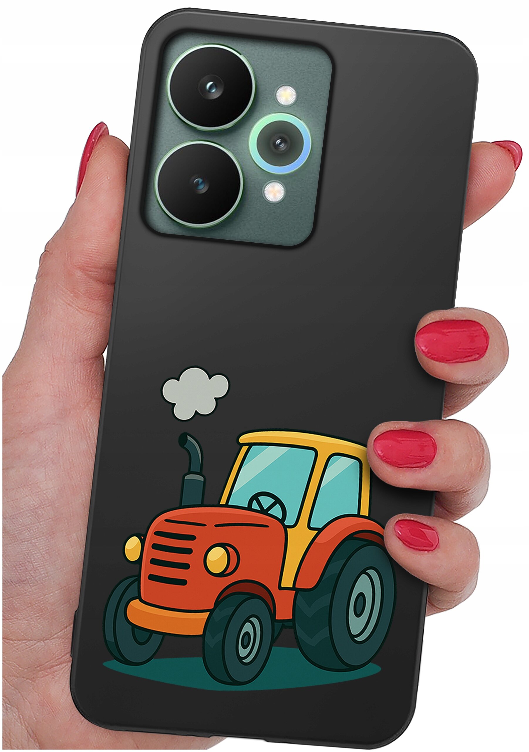 Osoba trzyma telefon w czarnym etui z nadrukiem kolorowego traktora. Etui ma wycięcia na dwa duże obiektywy aparatu i mniejsze elementy.