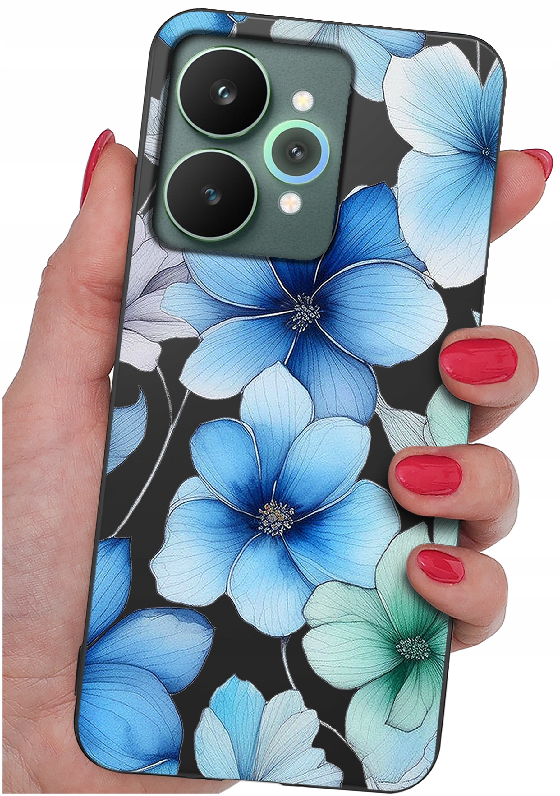 Osoba trzyma telefon w etui z wzorem niebieskich i zielonych kwiatów na czarnym tle. Widoczne są dwa duże obiektywy aparatu oraz czerwony lakier na paznokciach osoby.