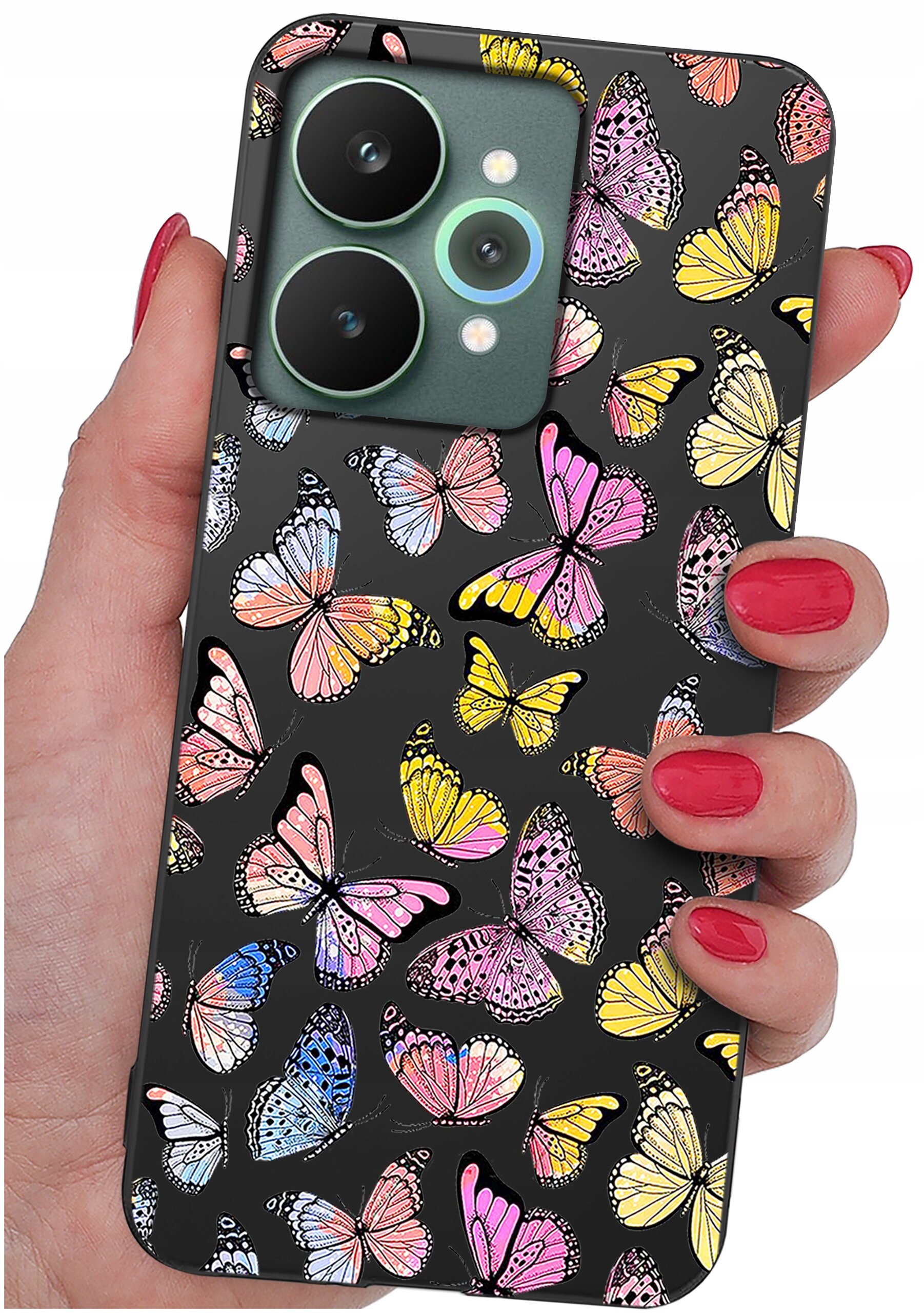 Etui na telefon z wzorem kolorowych motyli na czarnym tle, trzymane w dłoni z pomalowanymi na czerwono paznokciami.