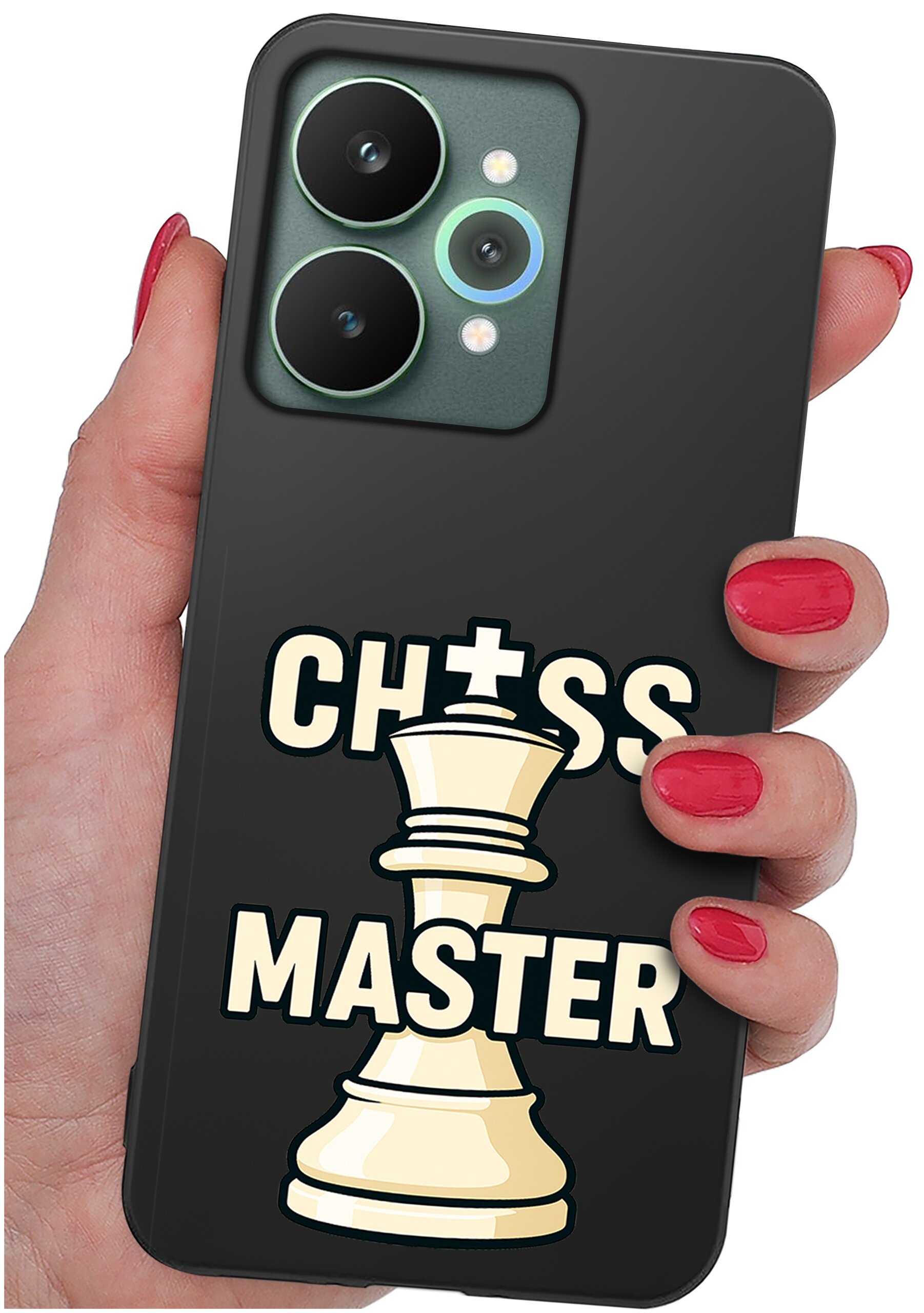 Czarna obudowa telefonu z nadrukiem przedstawiającym białą figurę szachową i napisem \'CHESS MASTER\'. Obudowa jest trzymana w dłoni z pomalowanymi na czerwono paznokciami.