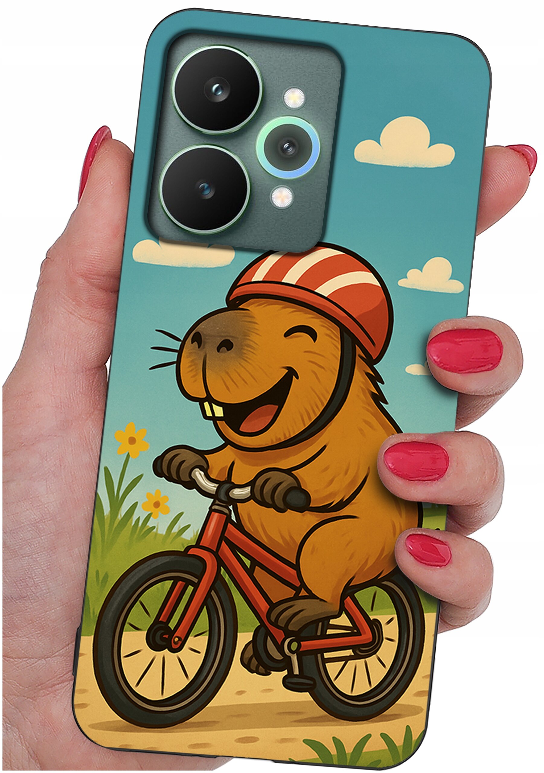 Etui na telefon z kolorowym nadrukiem przedstawiającym uśmiechniętego zwierzęcia na rowerze w kasku, trzymane w dłoni z pomalowanymi na czerwono paznokciami.