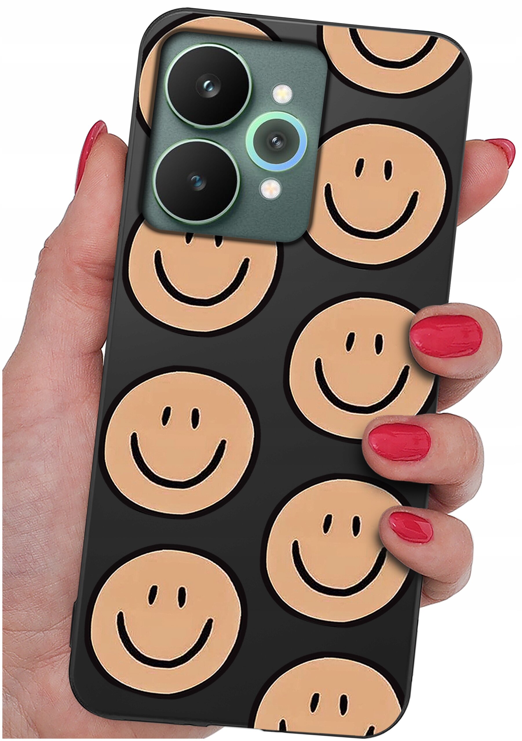 Osoba trzyma telefon z etui ozdobionym wzorem uśmiechniętych buziek na czarnym tle. Etui jest silikonowe i matowe.