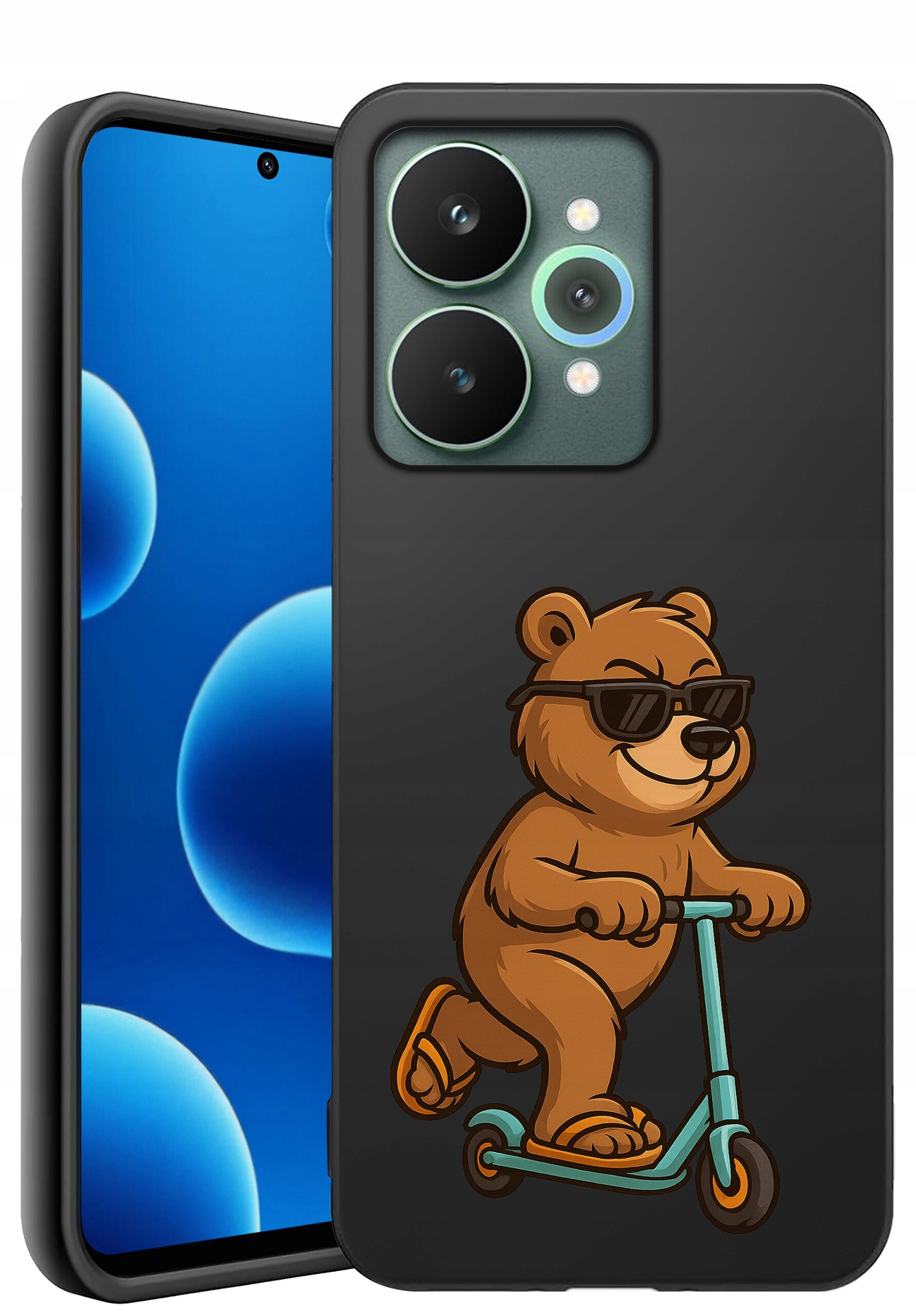Czarne silikonowe etui na telefon z nadrukiem misia w okularach przeciwsłonecznych, jadącego na hulajnodze. Obok widoczny jest telefon z niebieskim ekranem i podwójnym aparatem fotograficznym.