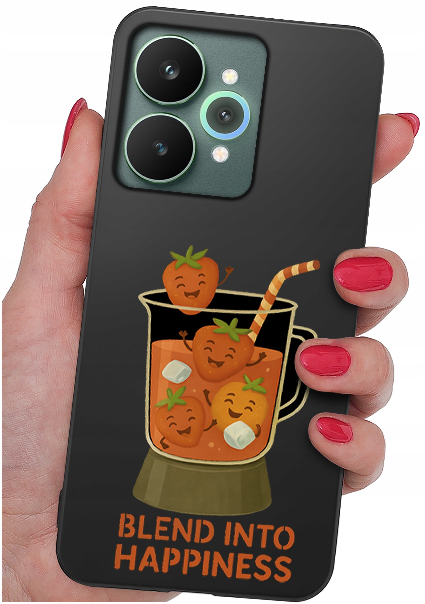Etui na telefon z grafiką przedstawiającą uśmiechnięte truskawki w blenderze oraz napis \'BLEND INTO HAPPINESS\'. Etui jest trzymane w dłoni z pomalowanymi na czerwono paznokciami.