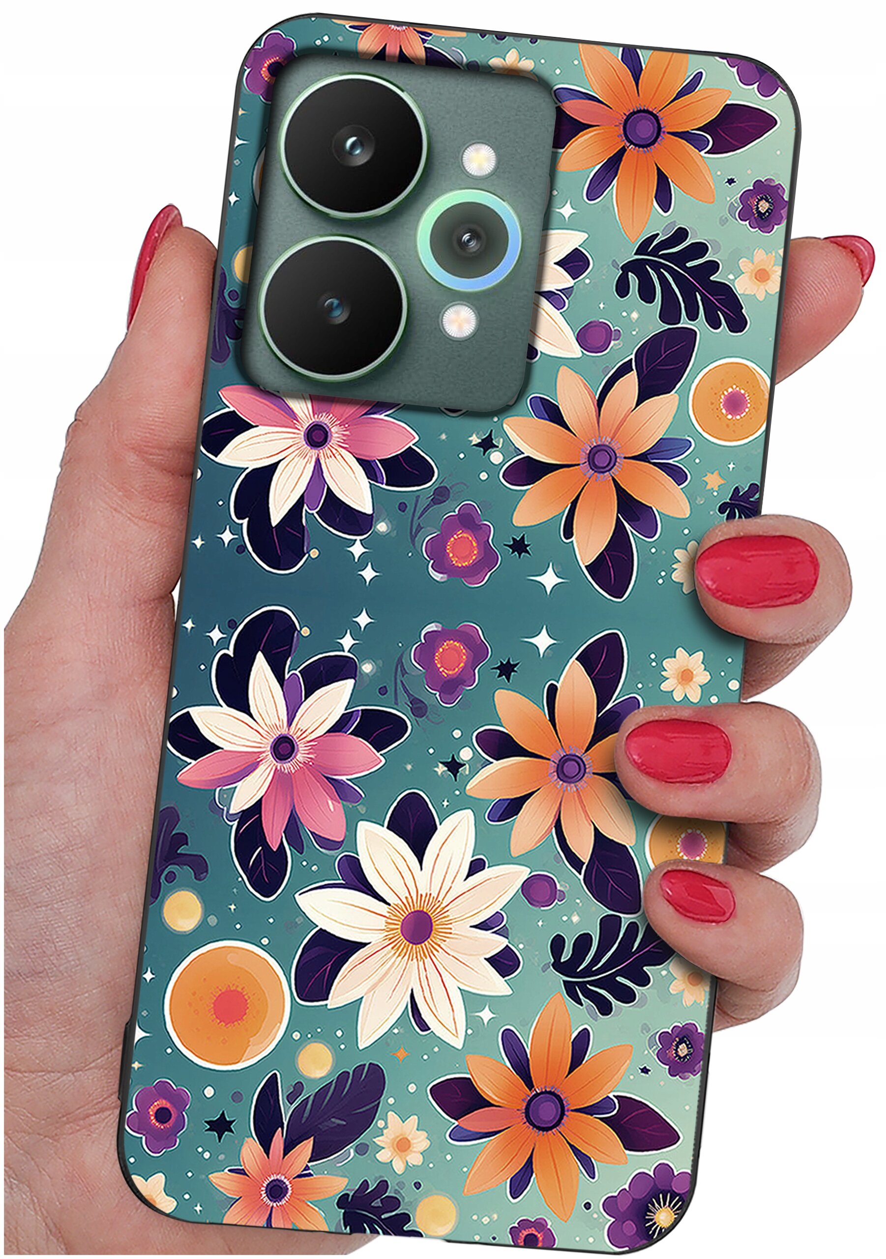 Etui na telefon z kolorowym wzorem kwiatowym, trzymane w dłoni z pomalowanymi na czerwono paznokciami. Etui ma wycięcia na aparat z trzema obiektywami.