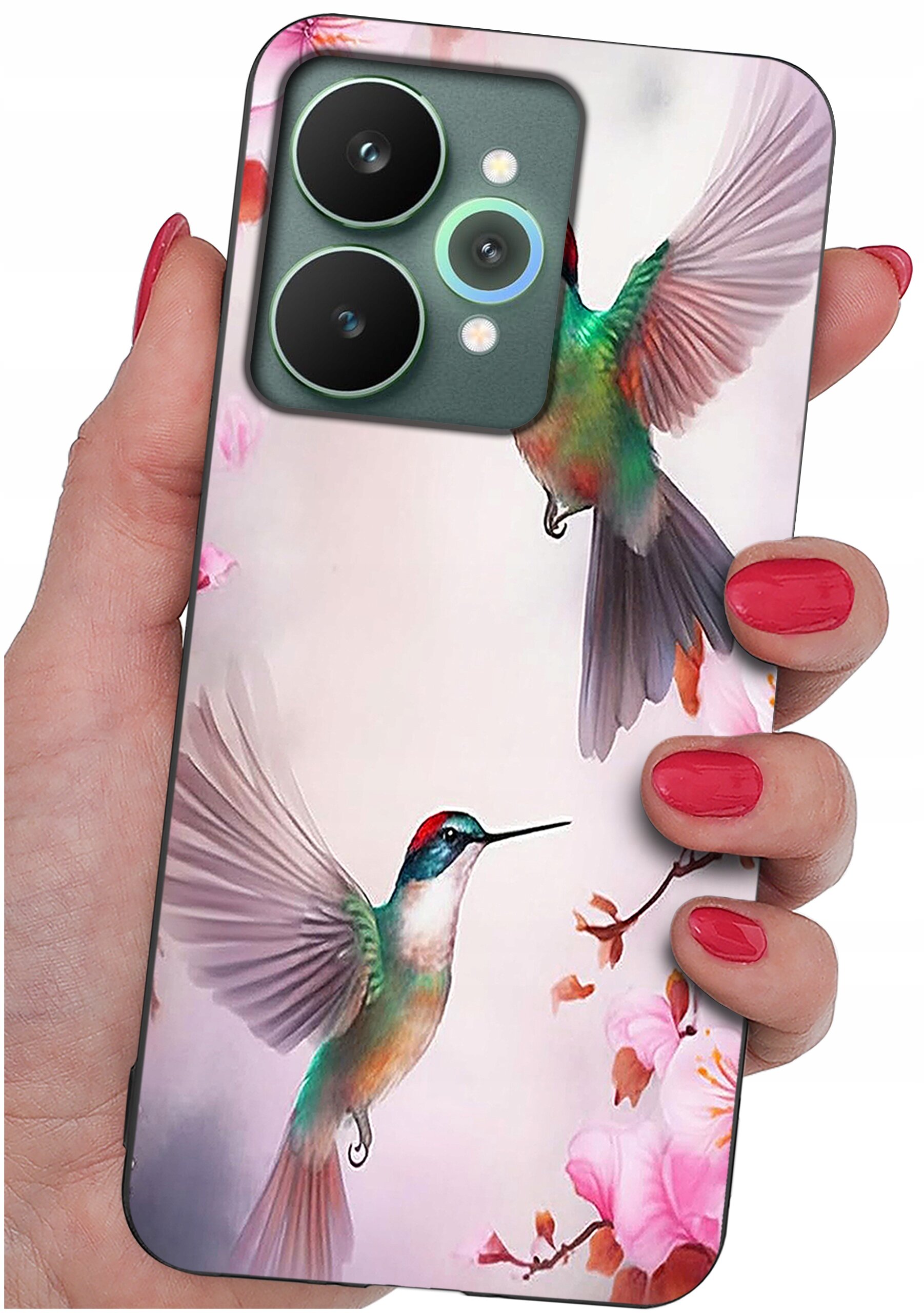 Etui na telefon z kolorowym wzorem przedstawiającym dwa kolibry w locie oraz różowe kwiaty, trzymane w dłoni z pomalowanymi na czerwono paznokciami.