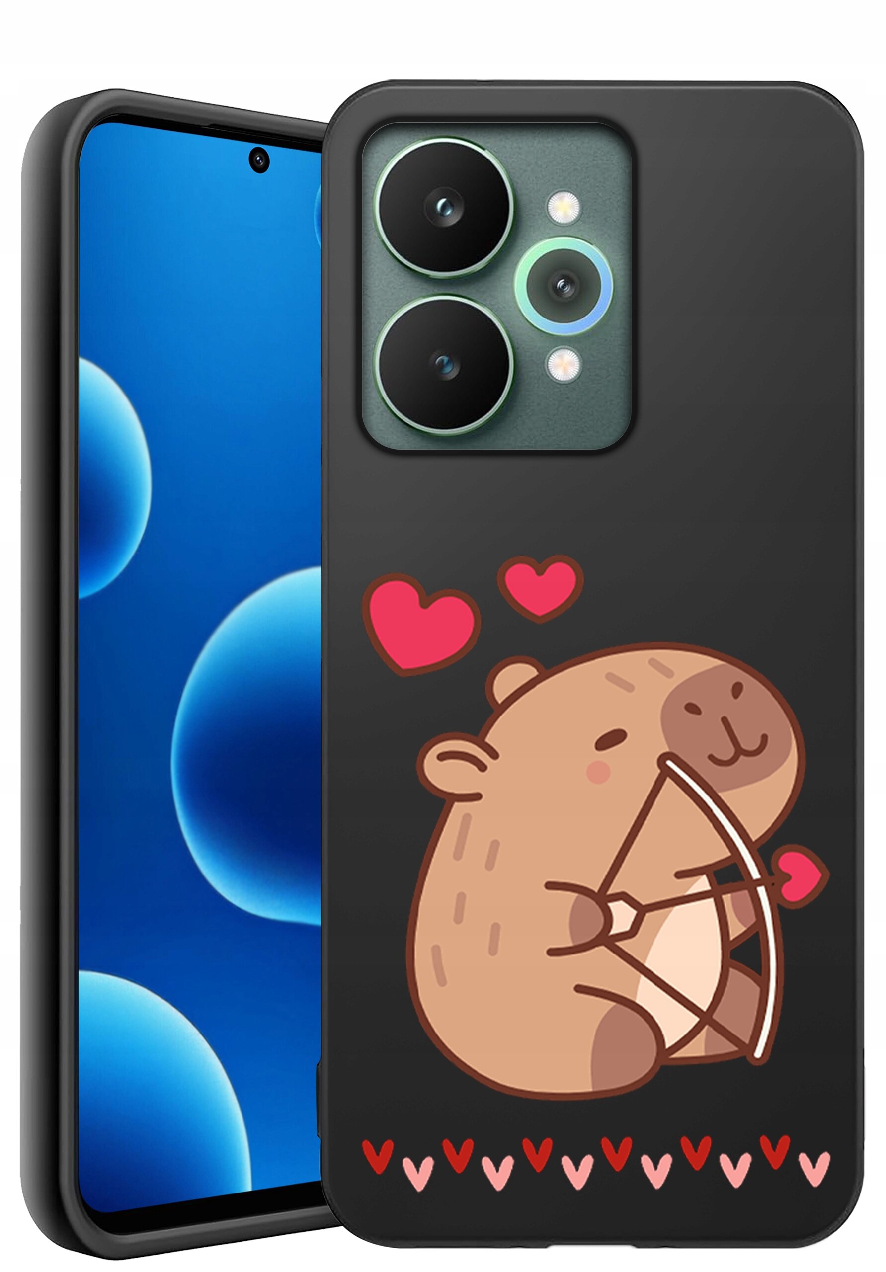 Czarne silikonowe etui na telefon z grafiką przedstawiającą uśmiechniętego zwierzątka trzymającego łuk, otoczonego czerwonymi serduszkami. W tle widoczny jest ekran telefonu z niebieskimi bąbelkami.