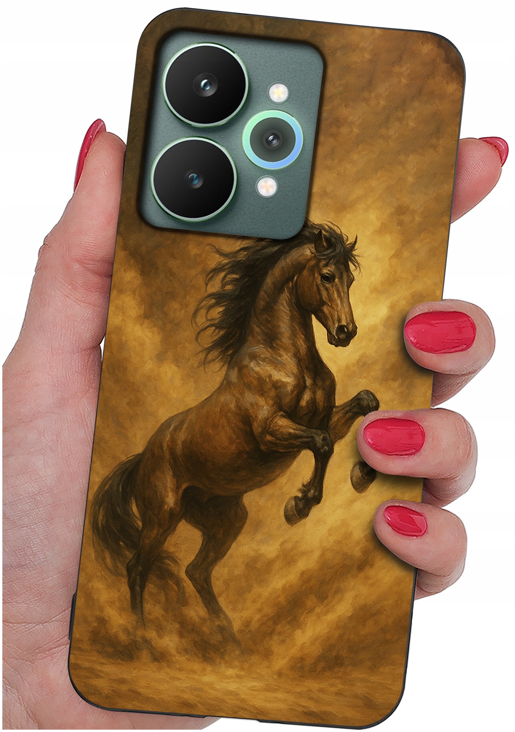 Etui na telefon z nadrukiem konia w dynamicznej pozie, trzymane w dłoni z pomalowanymi na czerwono paznokciami.
