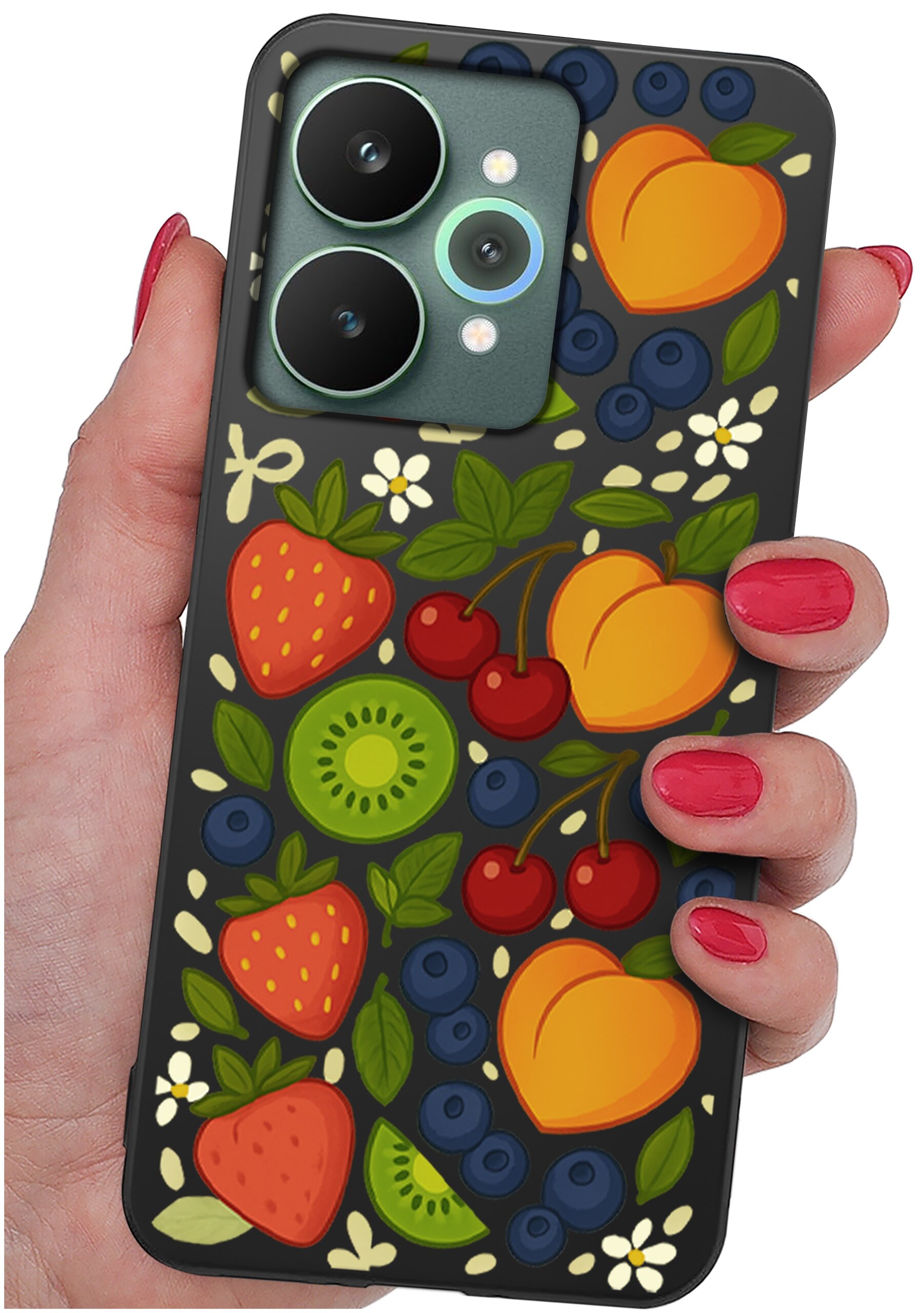 Osoba trzyma telefon z etui ozdobionym kolorowymi wzorami owoców, takimi jak truskawki, kiwi, wiśnie, brzoskwinie i jagody. Etui ma matowe wykończenie i żywe kolory.