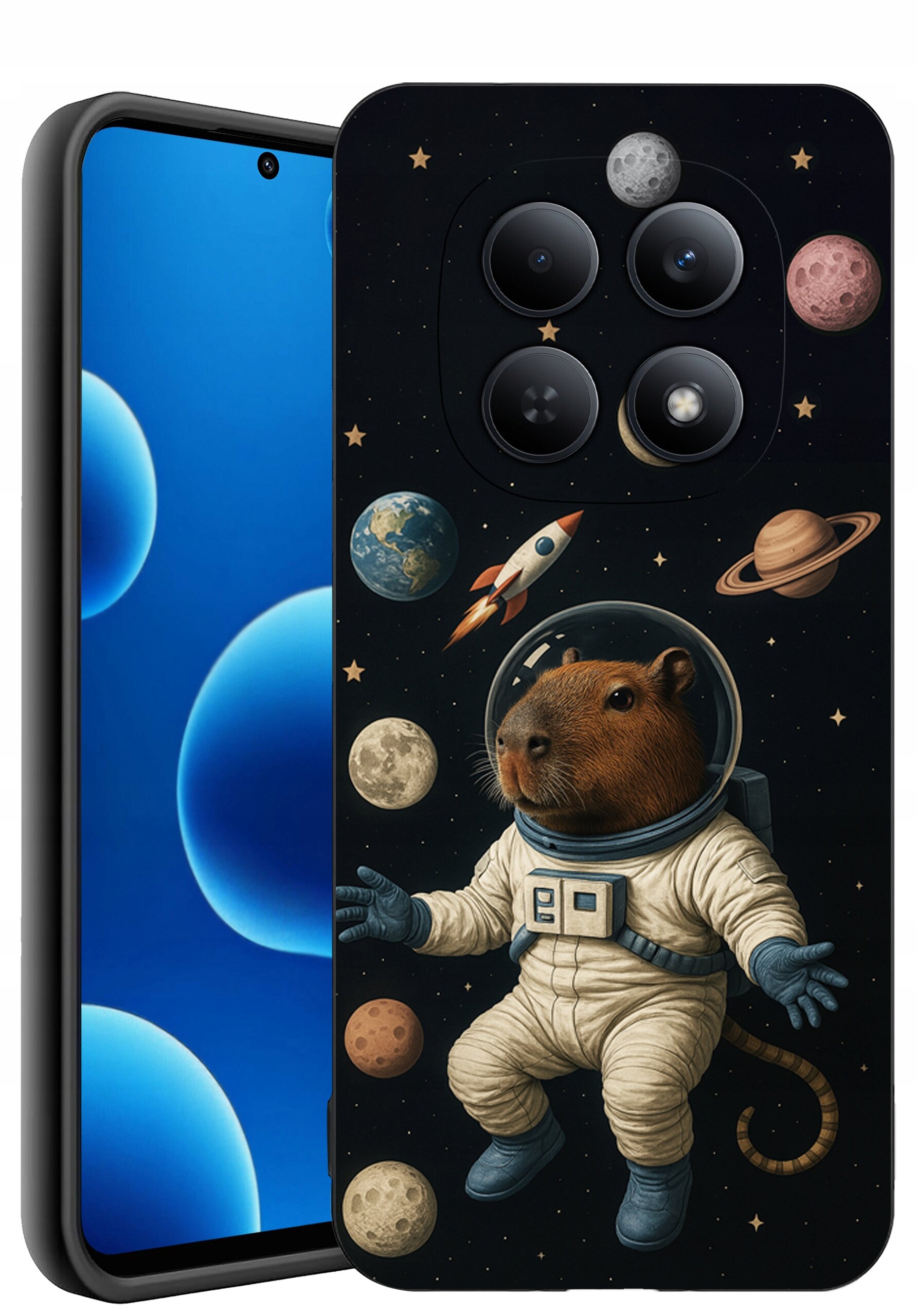 Etui na telefon z motywem kosmicznym, przedstawiające zwierzę w skafandrze astronauty otoczone planetami i rakietą. Telefon obok etui ma wyświetlacz z niebieskimi okręgami na czarnym tle.