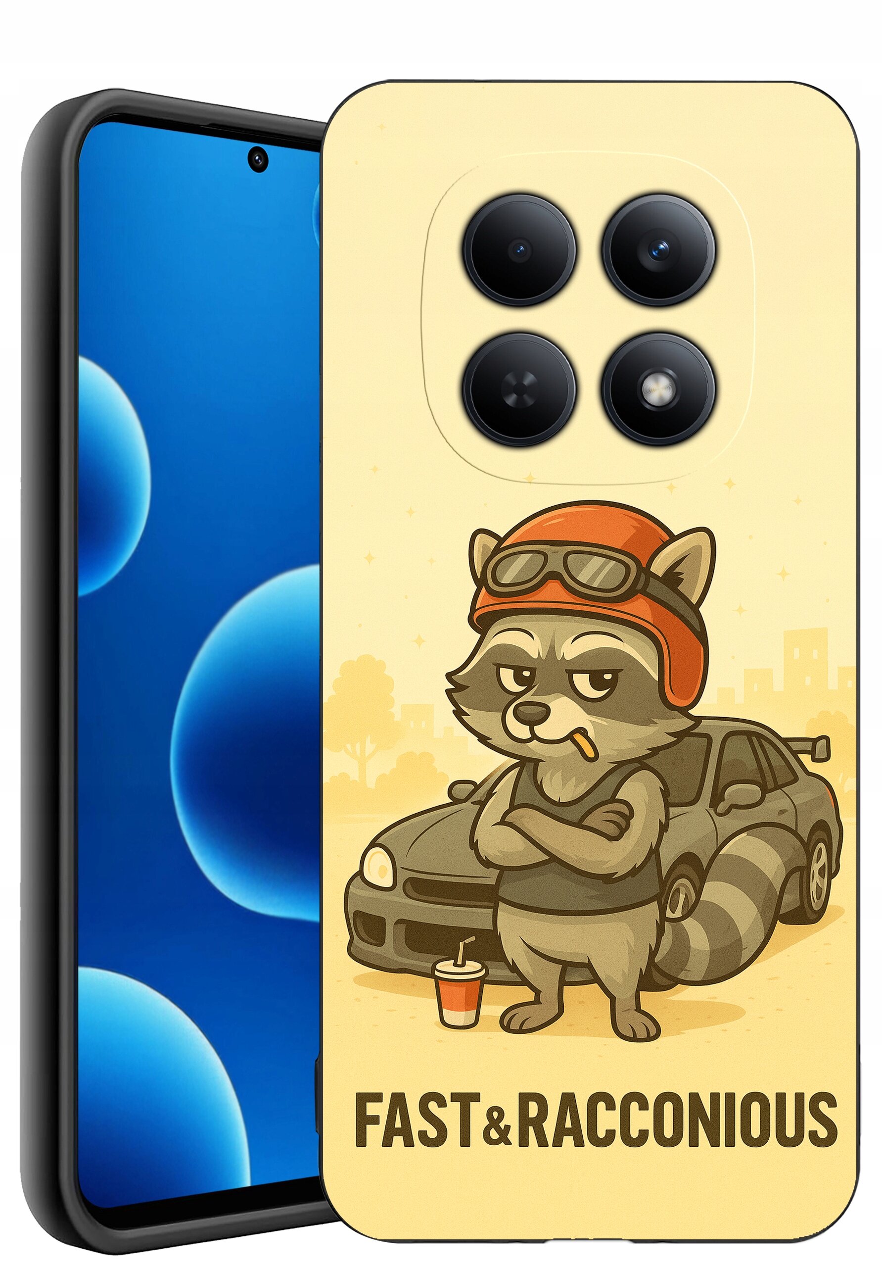 Etui na telefon z nadrukiem szopa w czerwonym kasku, stojącego przed samochodem, z napisem \'FAST & RACCONIOUS\'.
