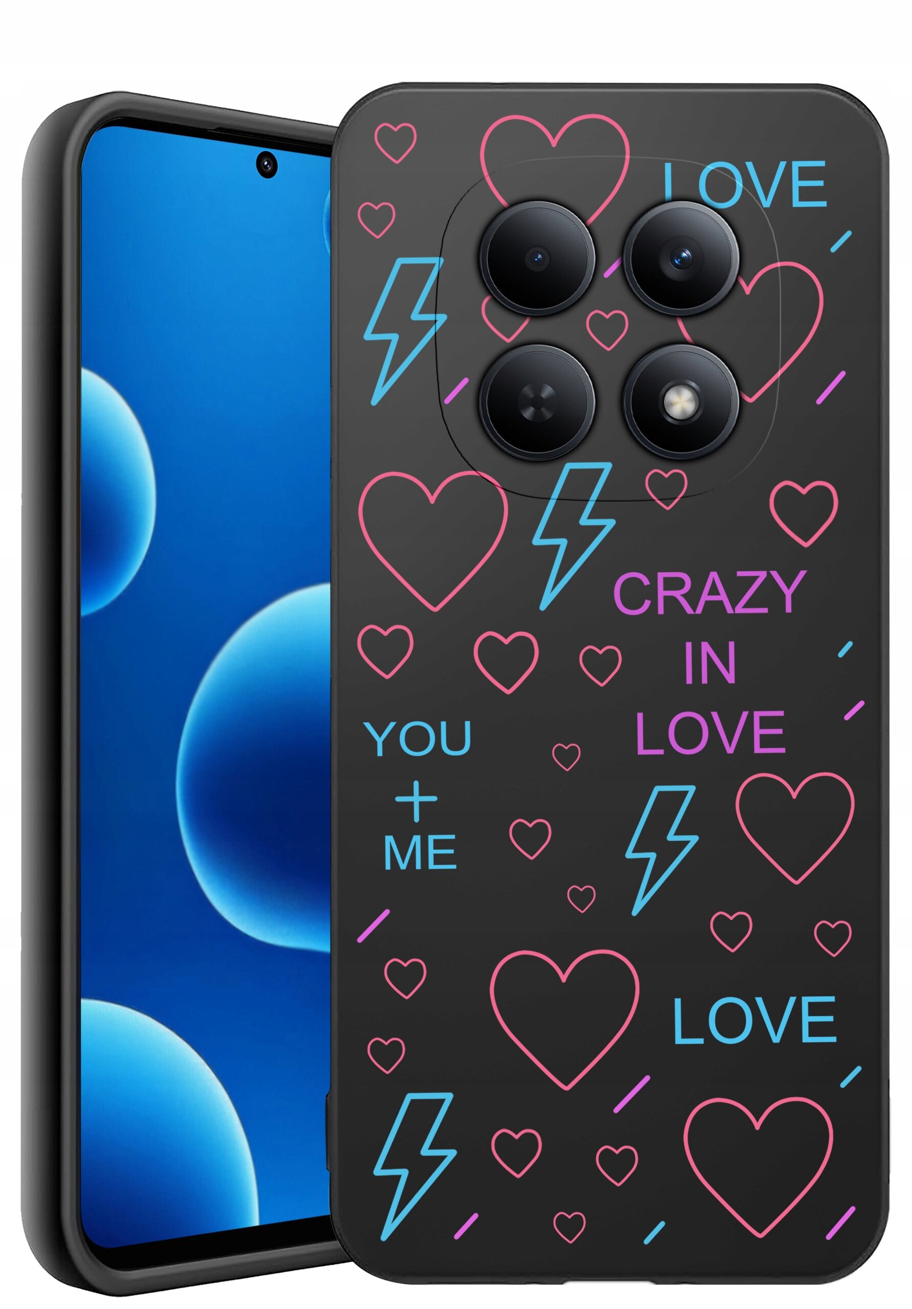 Etui na telefon z kolorowymi wzorami serc, piorunów i napisami \'LOVE\', \'CRAZY IN LOVE\', \'YOU + ME\'. Etui jest czarne z różowymi, niebieskimi i fioletowymi elementami graficznymi.