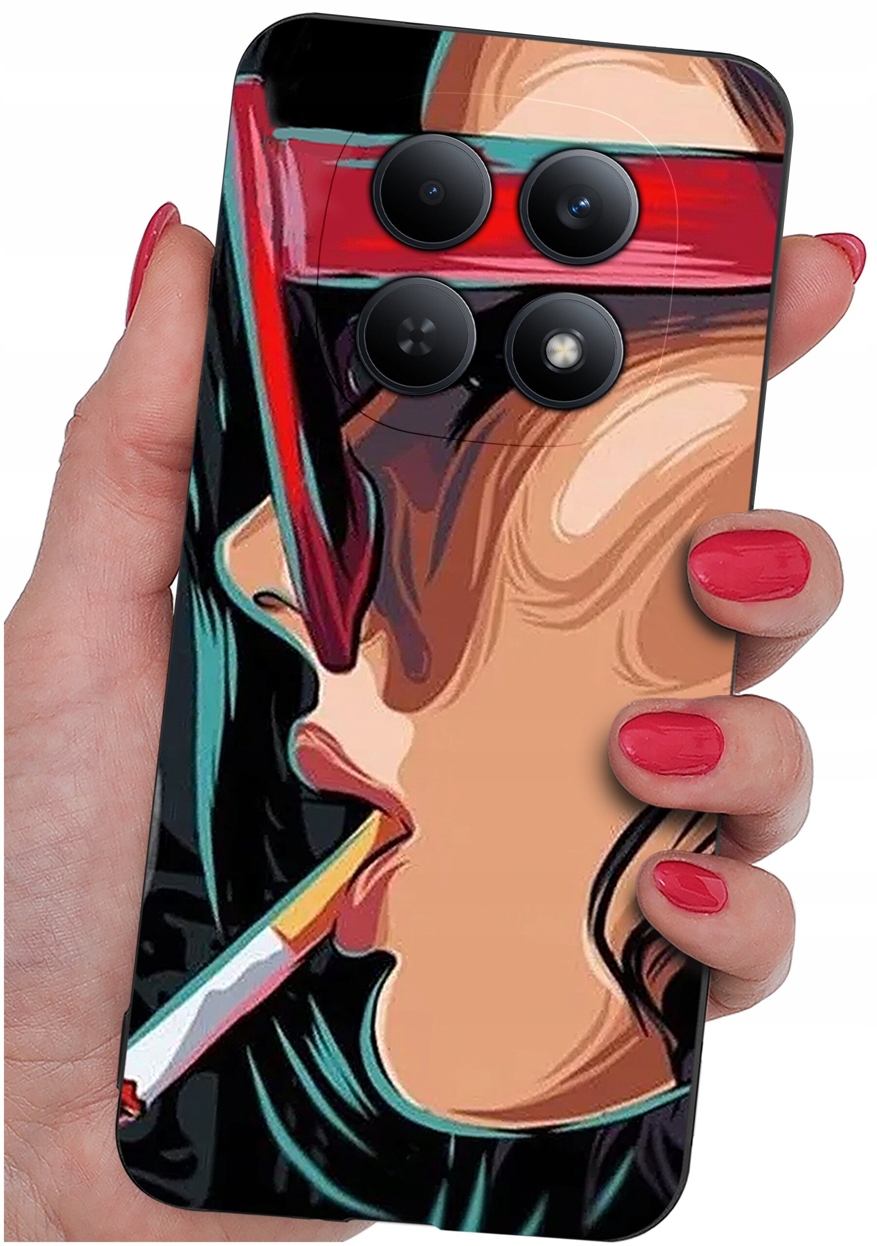 Etui na telefon z kolorowym wzorem przedstawiającym stylizowaną twarz osoby w okularach i z papierosem. Etui trzymane jest w dłoni z pomalowanymi na czerwono paznokciami.